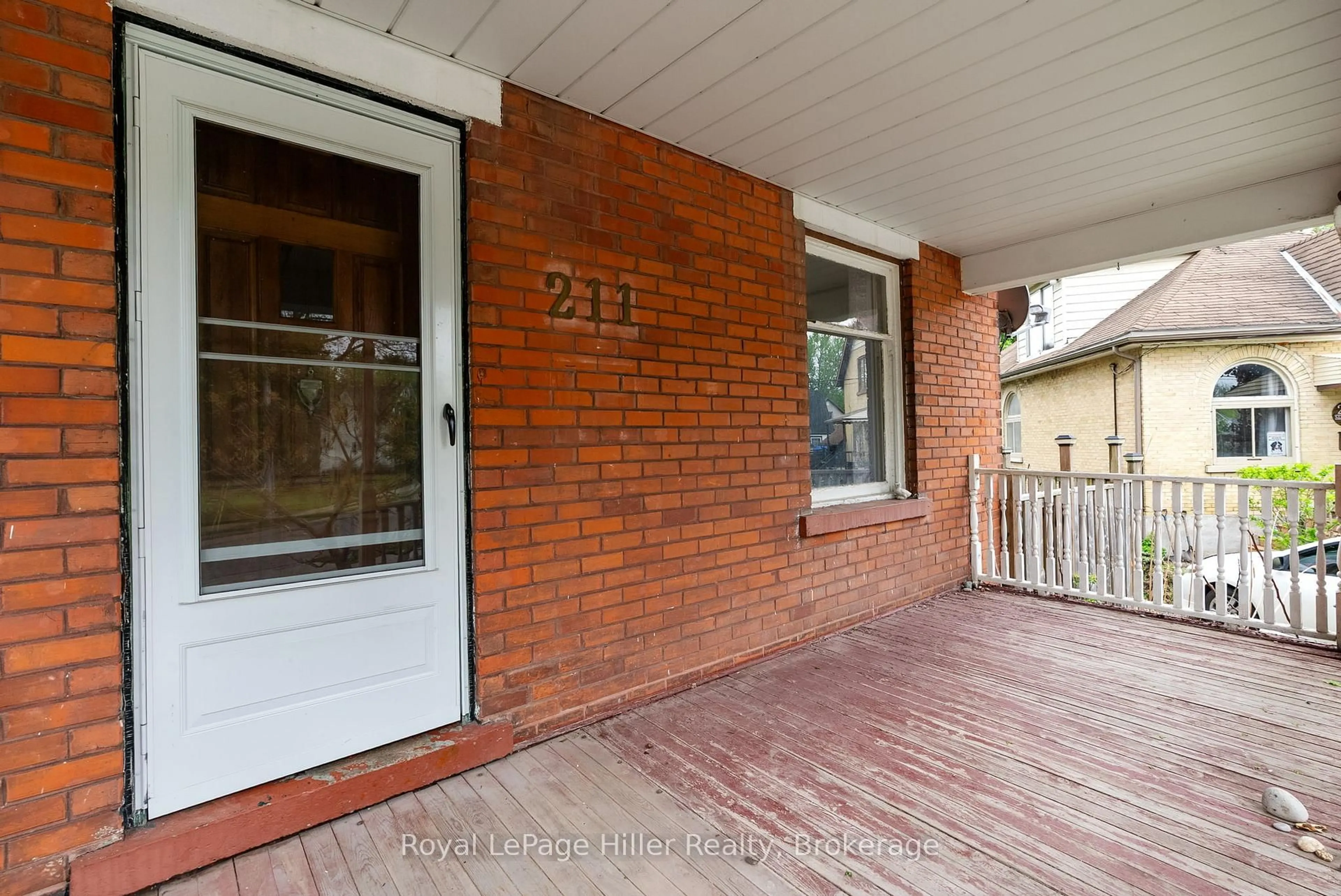 Unknown for 211 Nelson St, Stratford Ontario N5A 2K4
