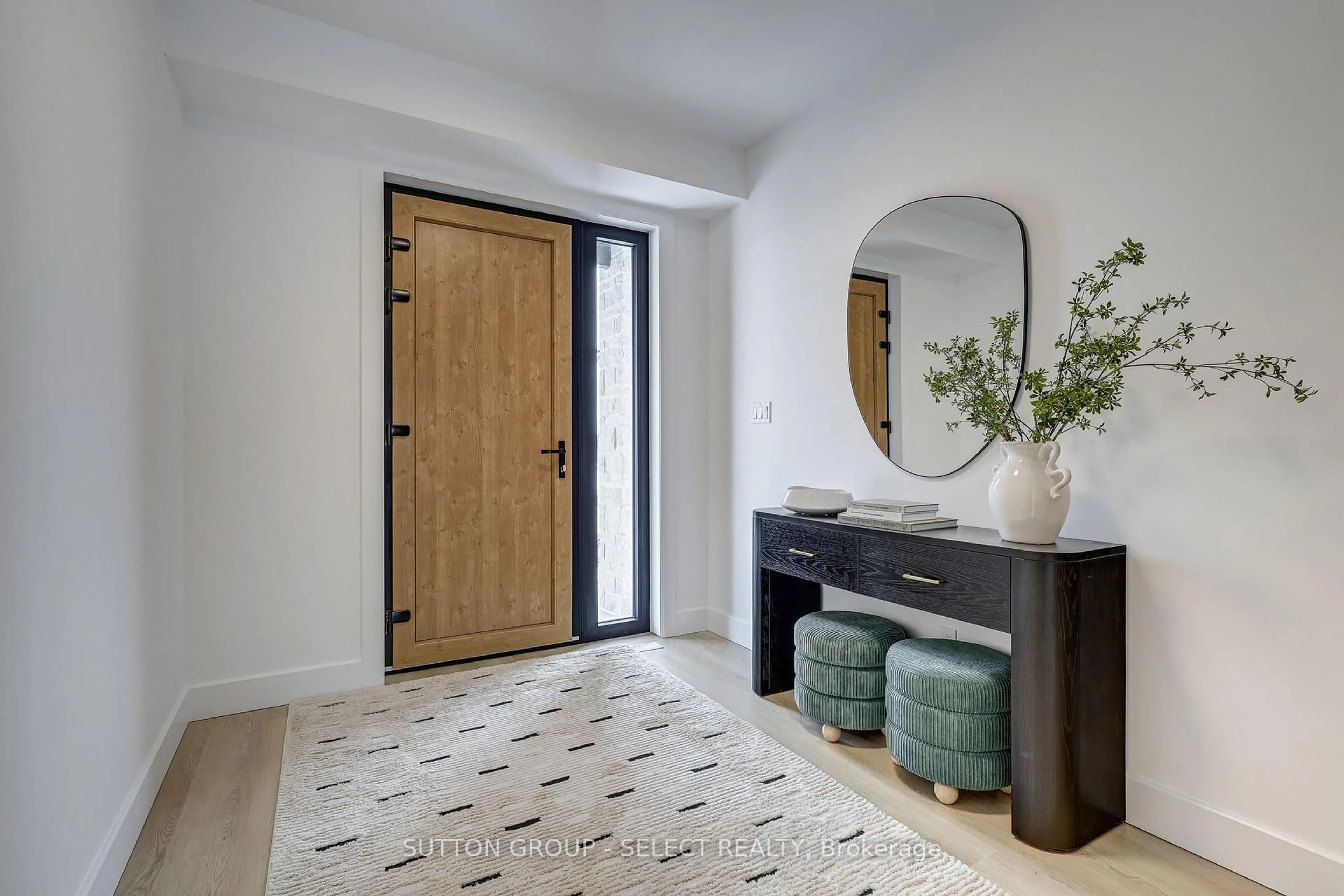 Indoor entryway for 25 Optimist Dr, Southwold Ontario N5P 3T2