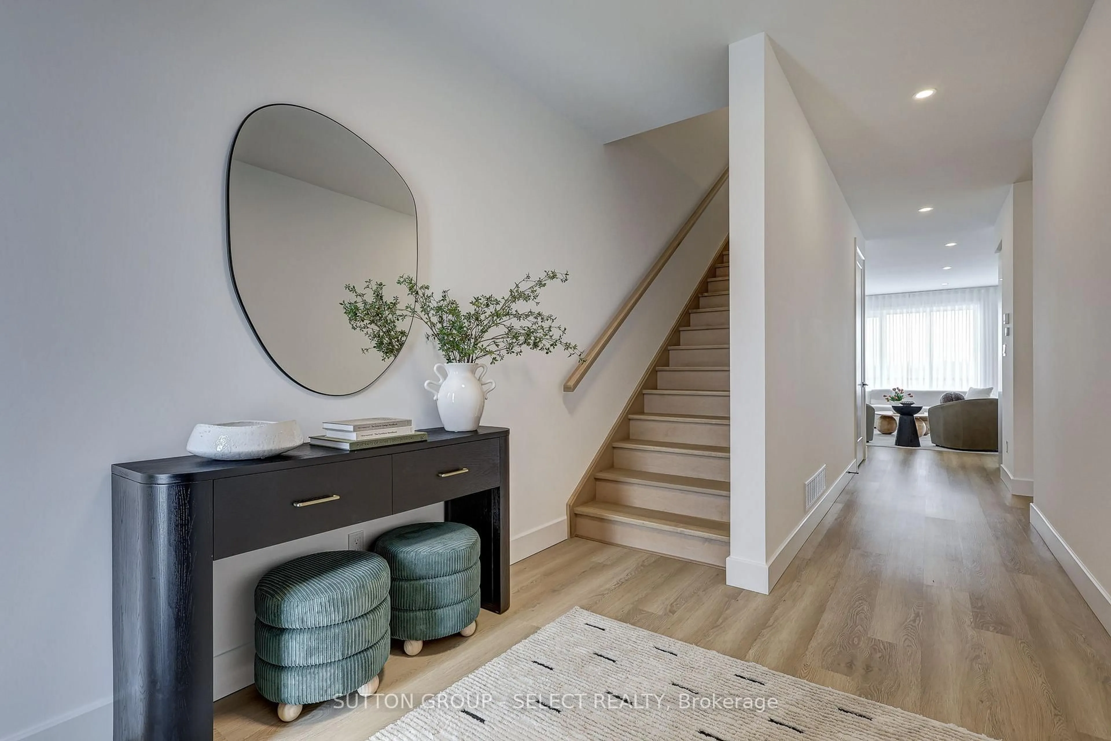 Indoor entryway for 25 Optimist Dr, Southwold Ontario N5P 3T2