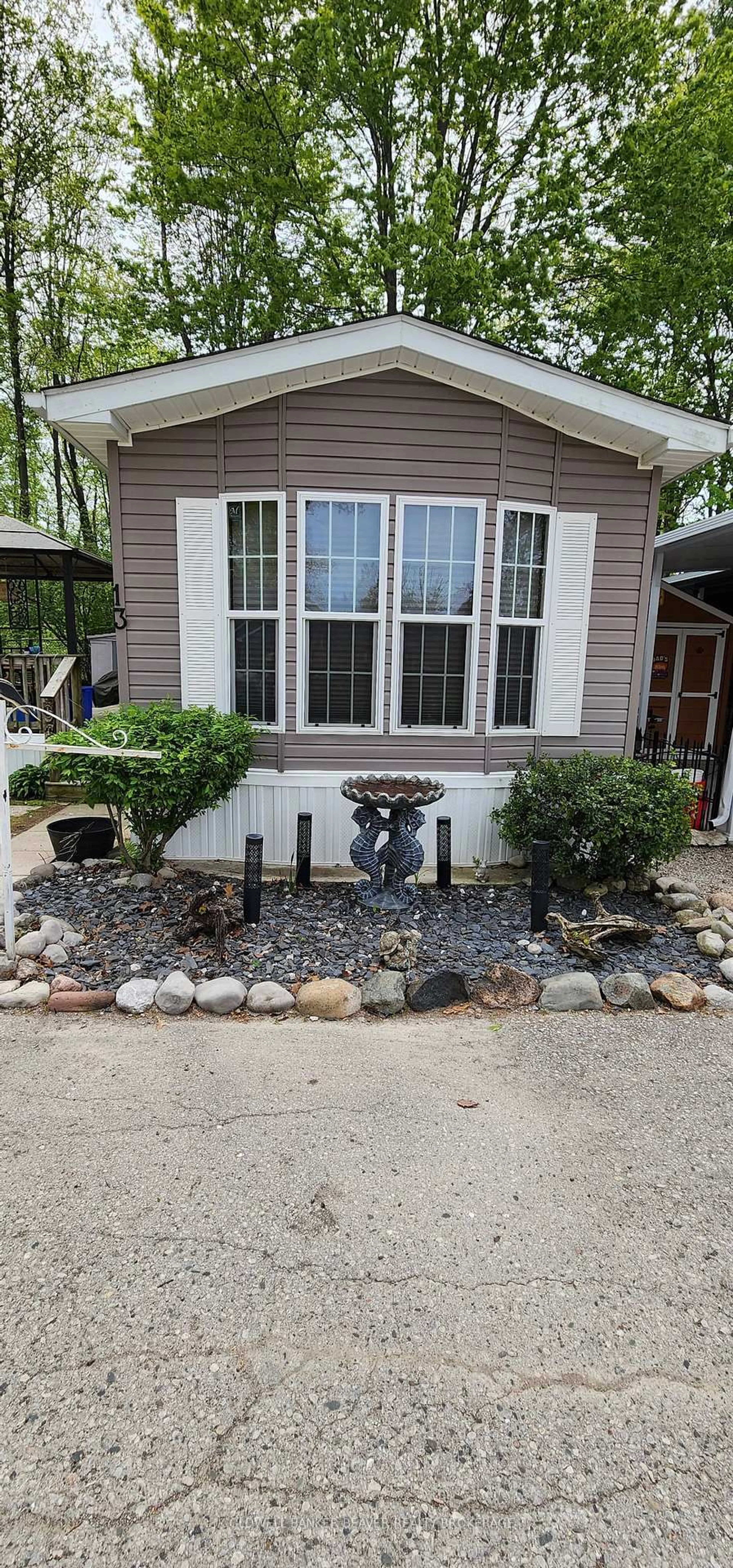 Indoor entryway for 22790 Amiens Rd #13, Middlesex Centre Ontario N0L 1R0