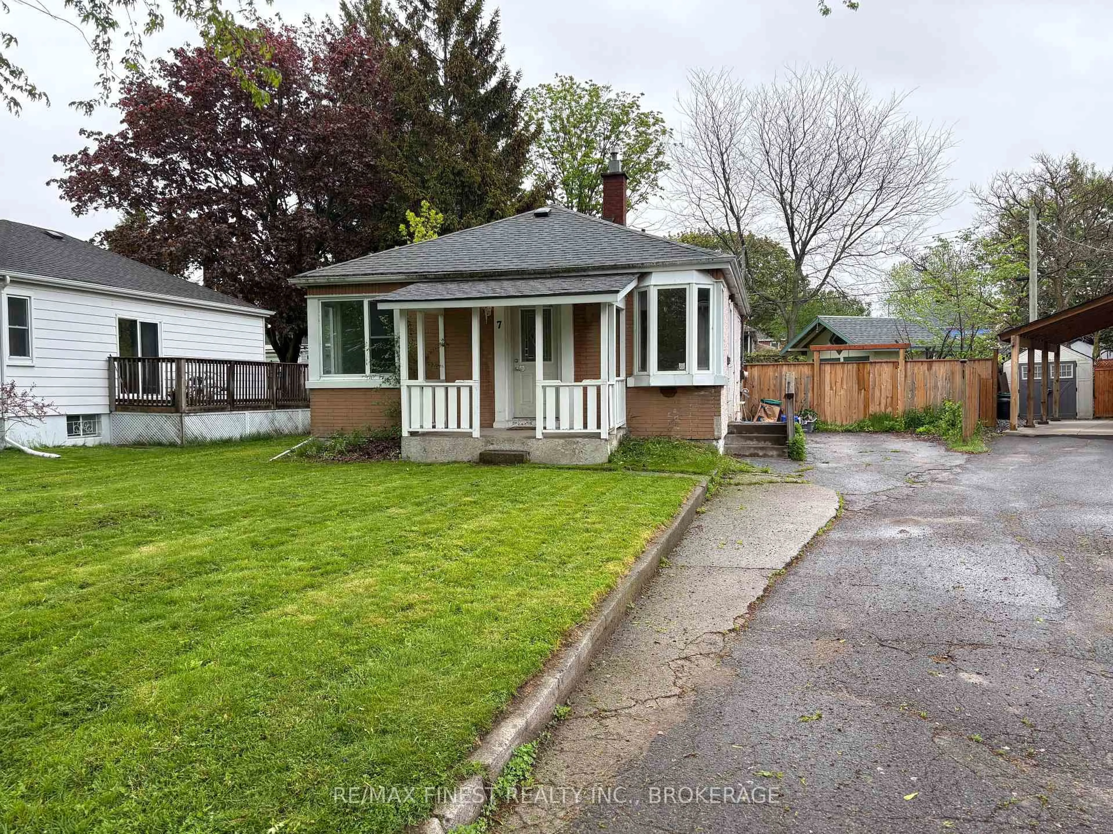 A pic from outside/outdoor area/front of a property/back of a property/a pic from drone, street for 7 Alamein Dr, Kingston Ontario K7L 4R5