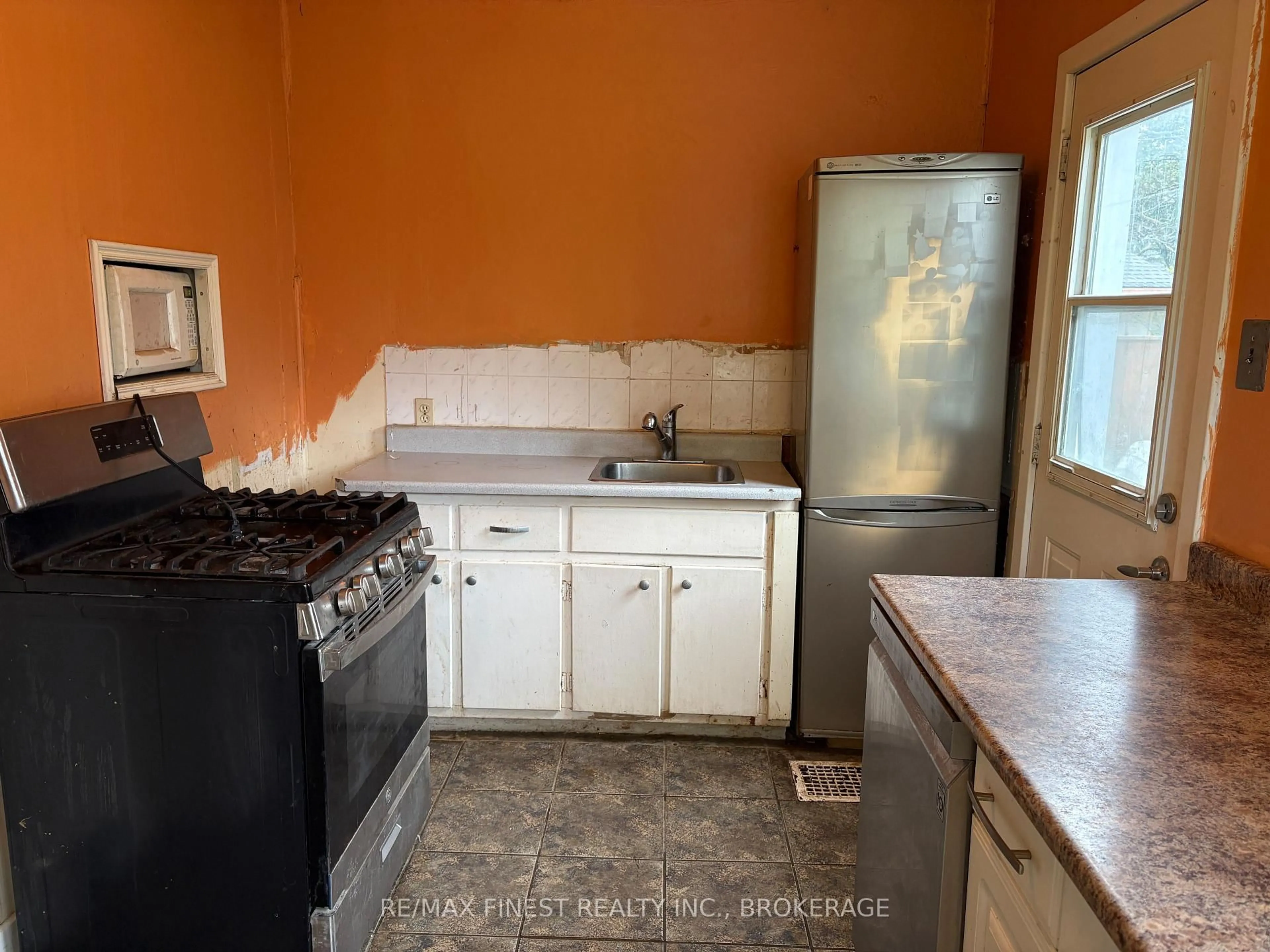 Standard kitchen, unknown for 7 Alamein Dr, Kingston Ontario K7L 4R5
