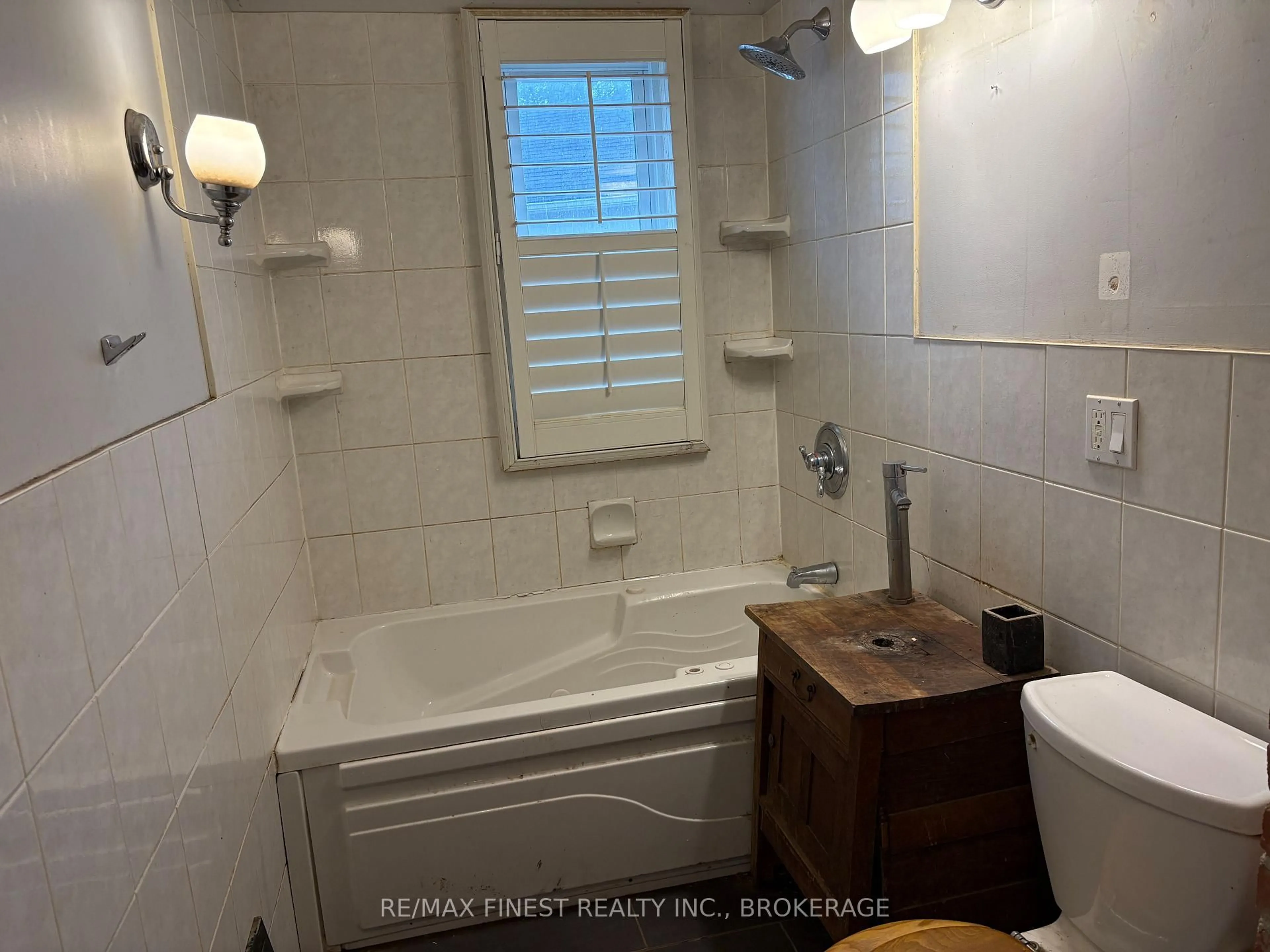 Standard bathroom, unknown for 7 Alamein Dr, Kingston Ontario K7L 4R5