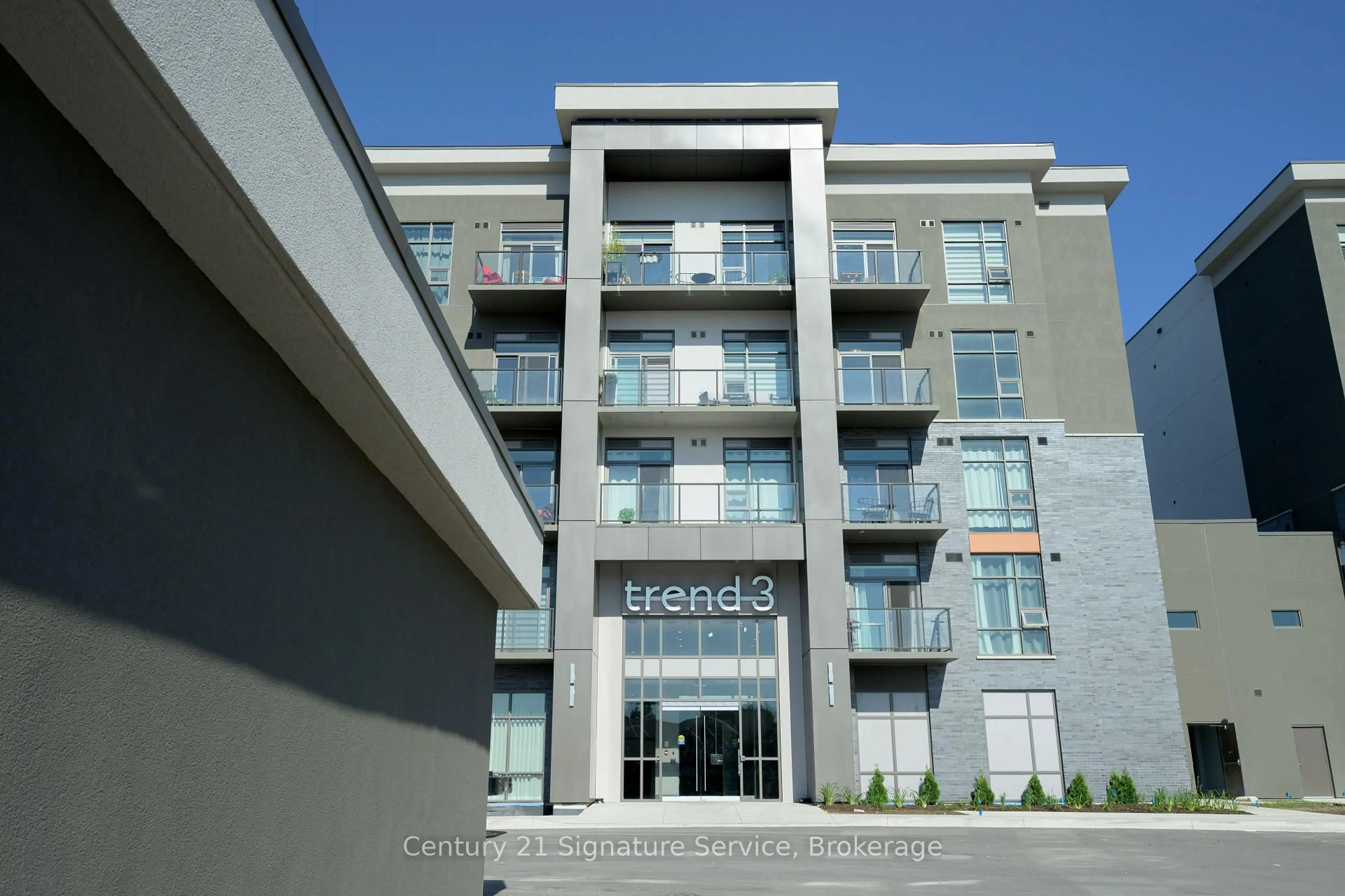 Indoor foyer for 470 Dundas St #1013, Hamilton Ontario L8B 2A6