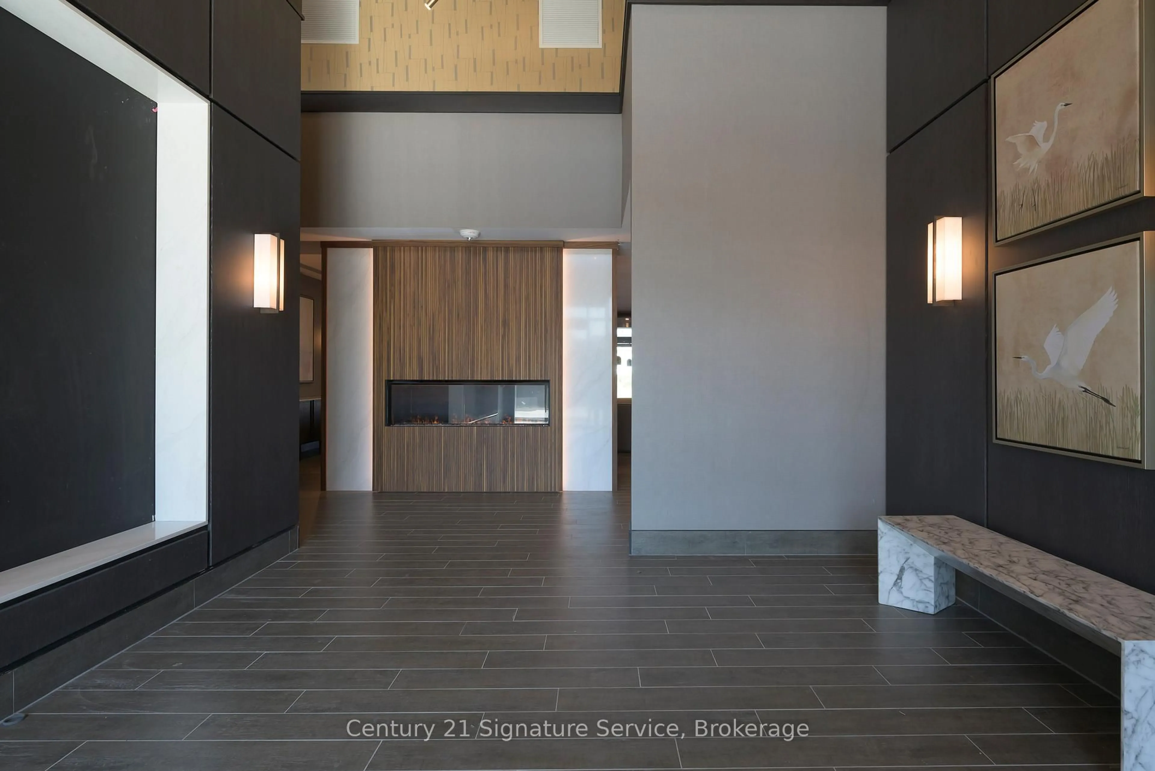 Indoor foyer for 470 Dundas St #1013, Hamilton Ontario L8B 2A6