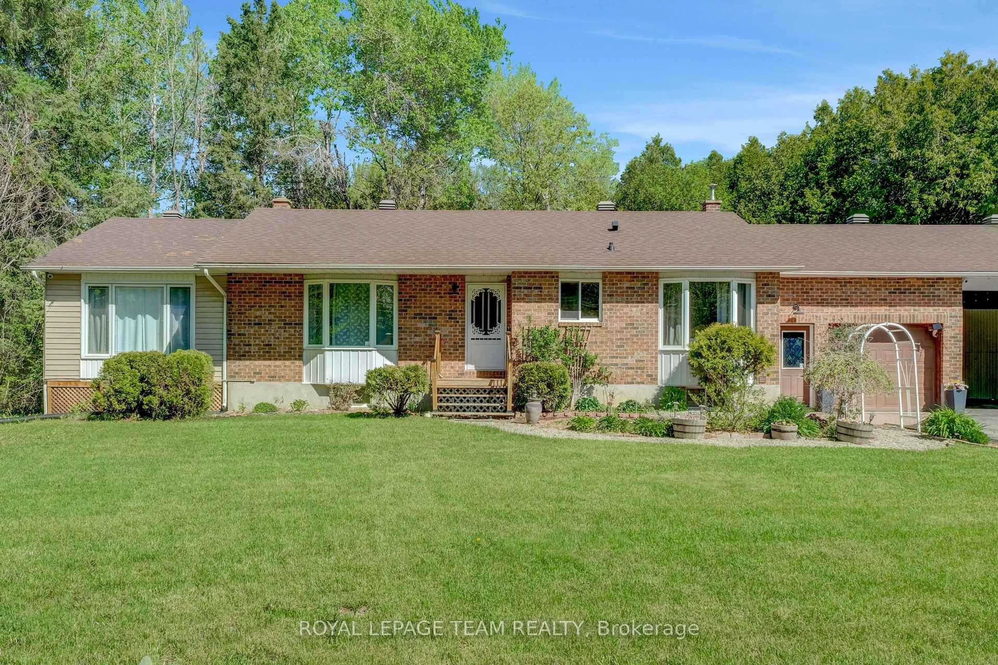 Home with brick exterior material, unknown for 13025 Mackenzie Rd, South Dundas Ontario K0C 1H0