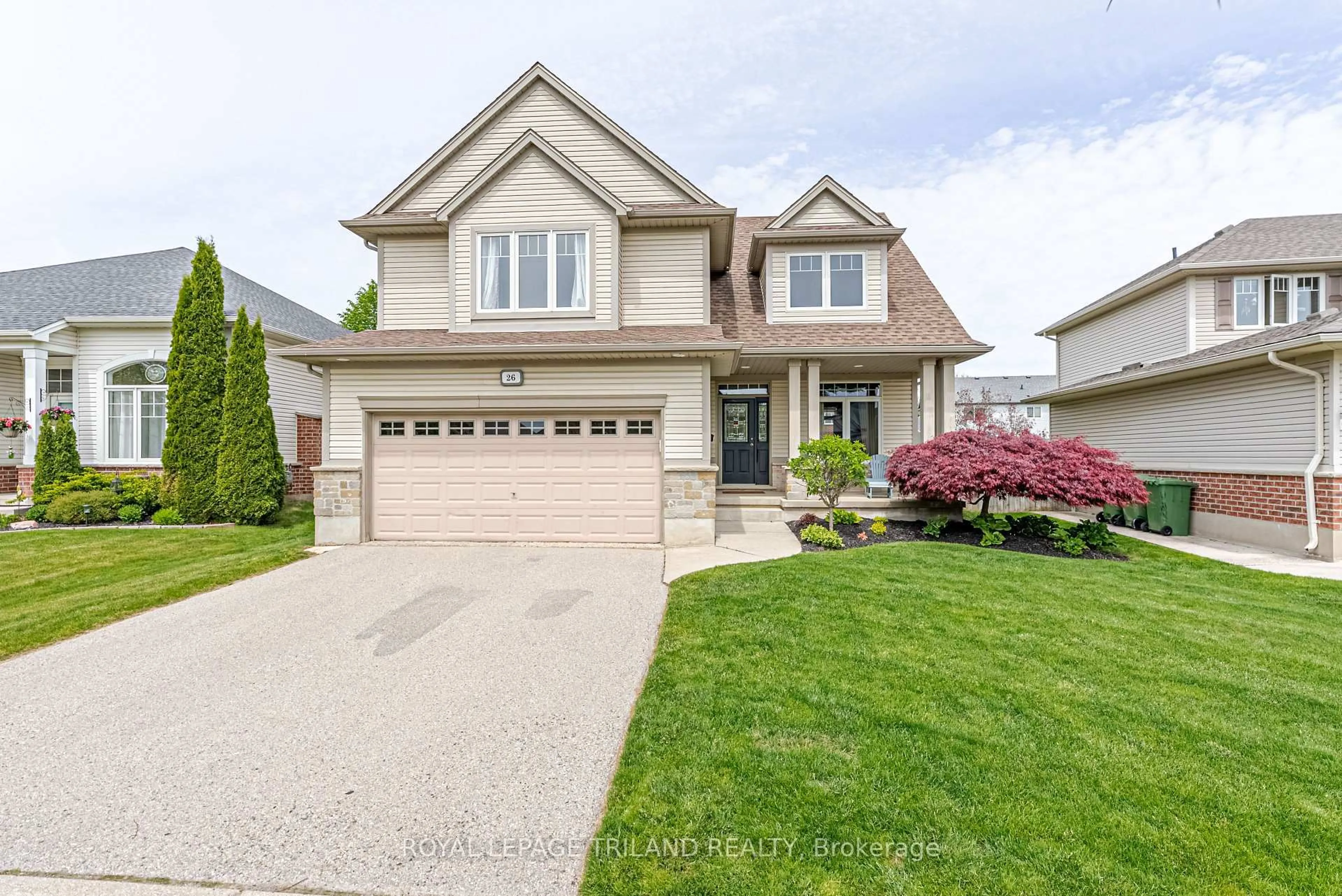 Home with vinyl exterior material, street for 26 Augusta Cres, St. Thomas Ontario N5R 6J8