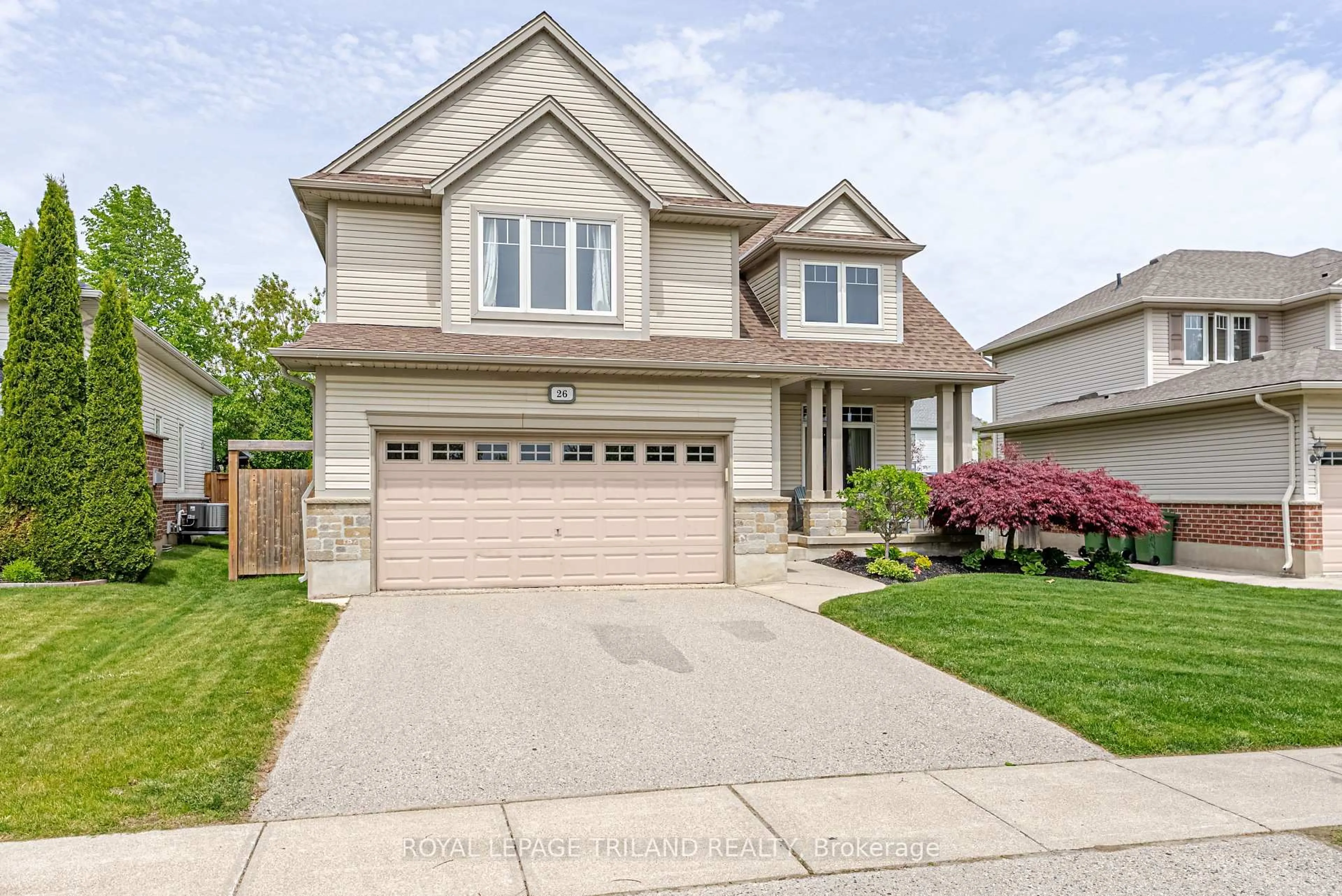 Home with vinyl exterior material, street for 26 Augusta Cres, St. Thomas Ontario N5R 6J8