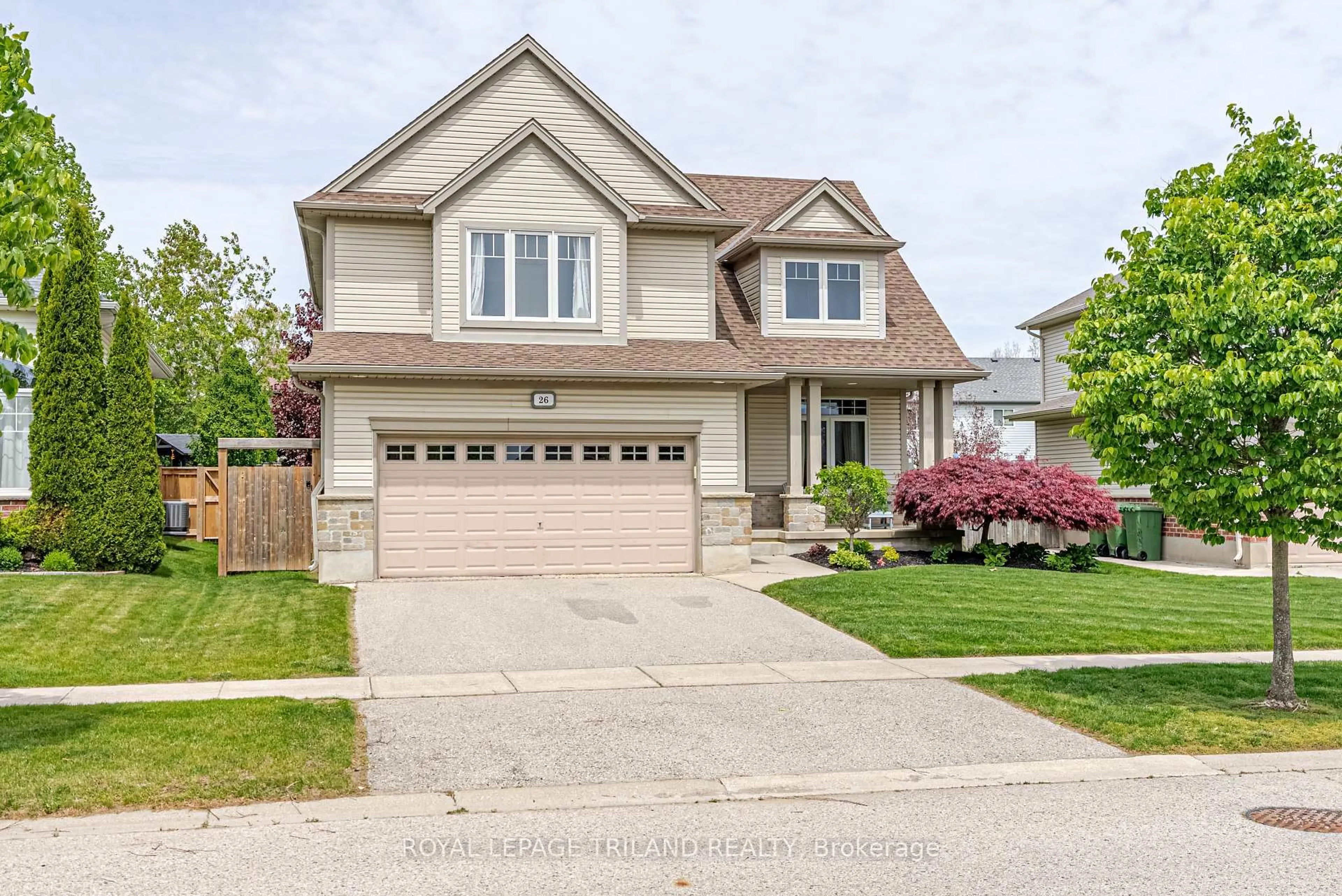 Home with vinyl exterior material, street for 26 Augusta Cres, St. Thomas Ontario N5R 6J8
