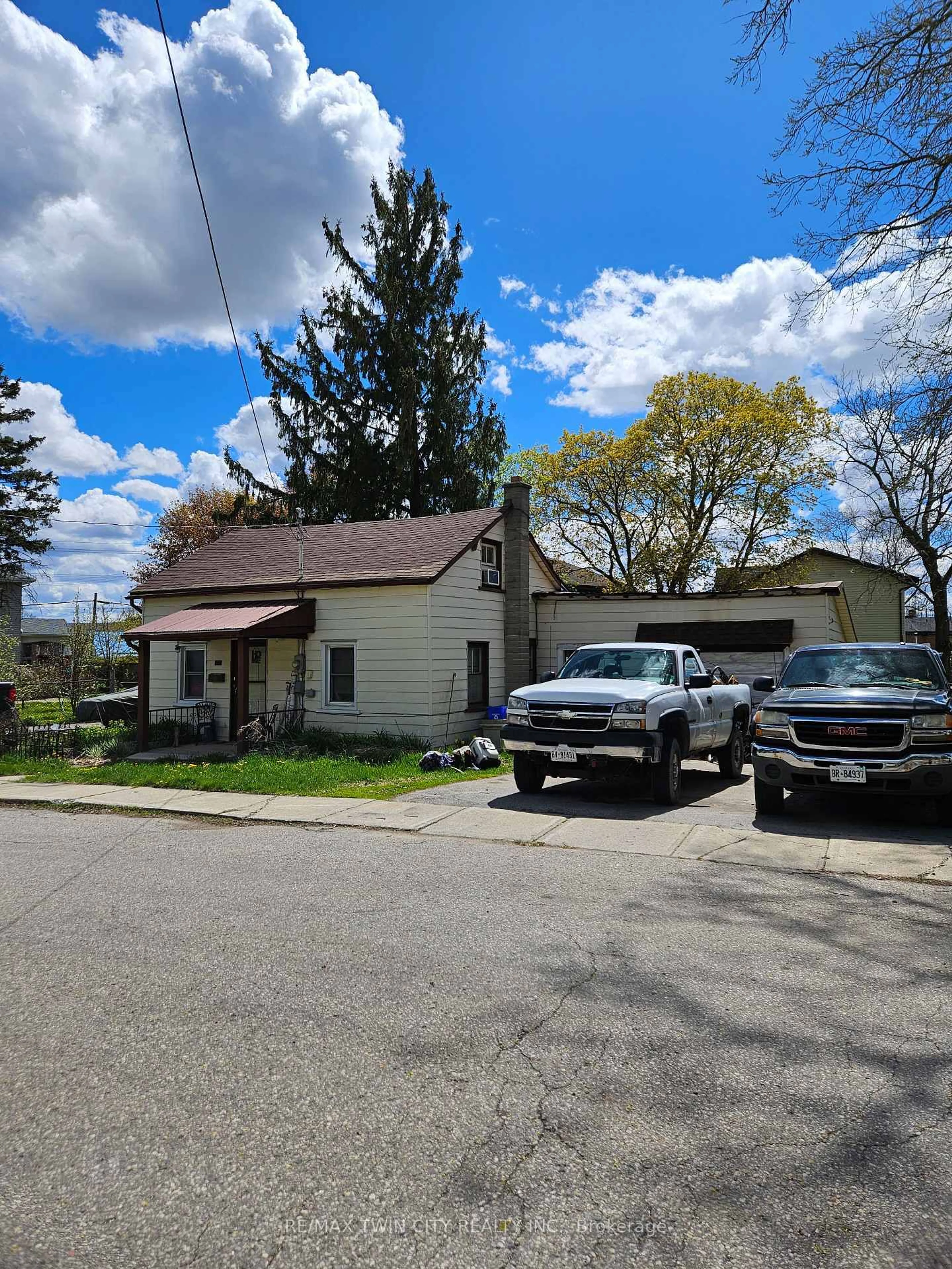 A pic from outside/outdoor area/front of a property/back of a property/a pic from drone, street for 20 Foell St, Wilmot Ontario N3A 2V3
