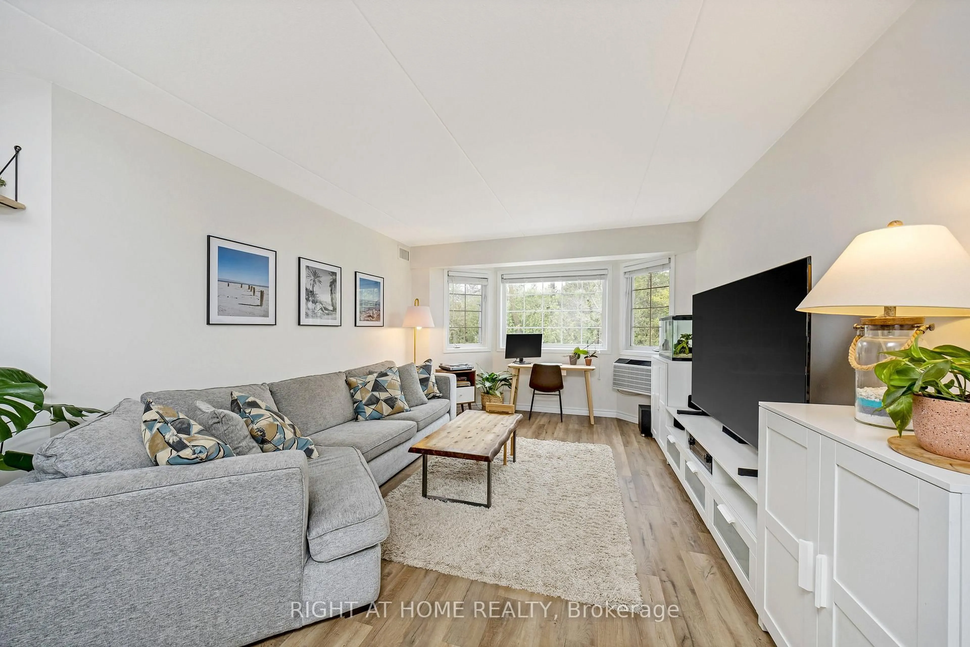 Living room with furniture, unknown for 264 Alma St #203, Guelph/Eramosa Ontario N0B 2K0