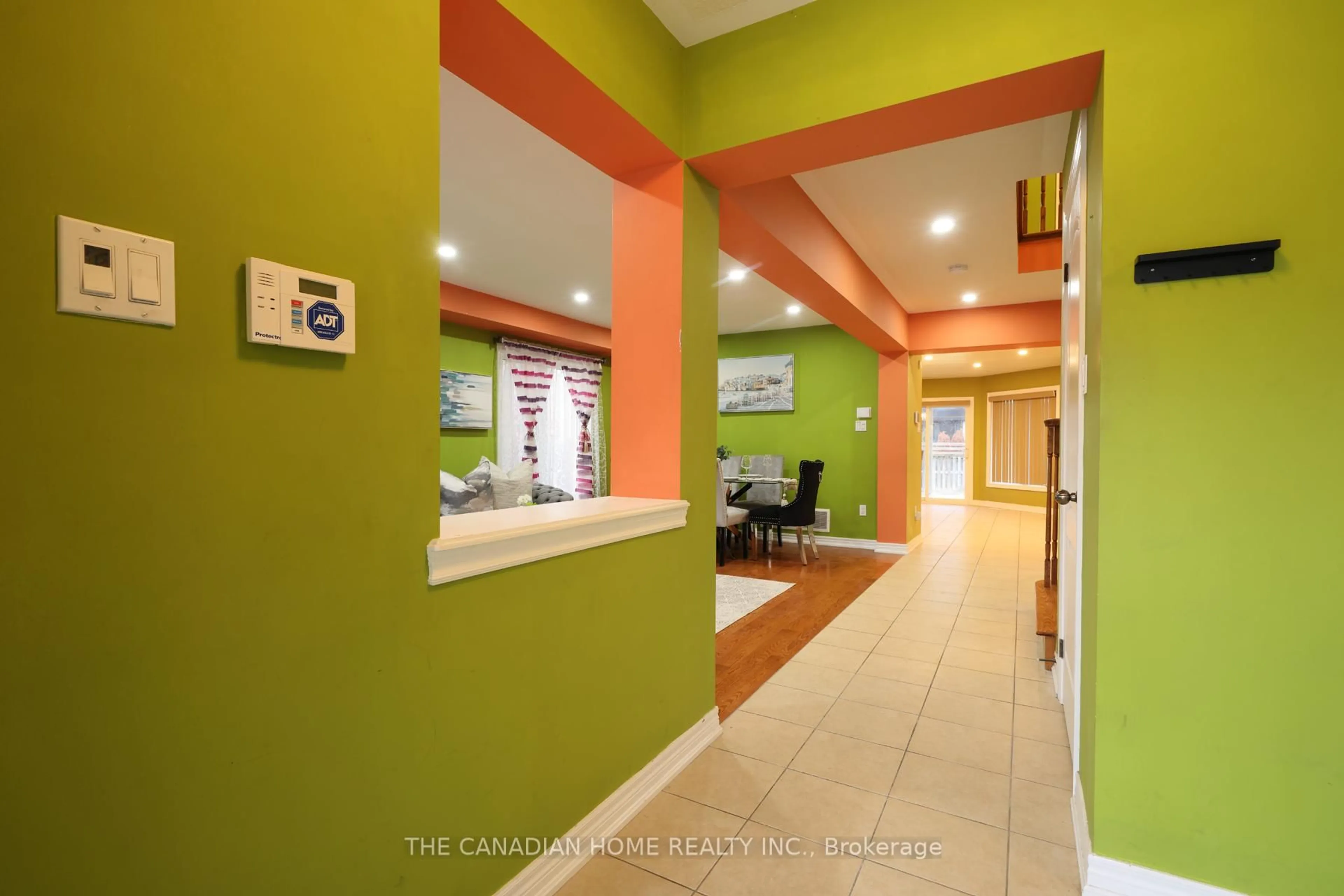 Indoor foyer for 6560 St. Michael Ave, Niagara Falls Ontario L2H 2Z4