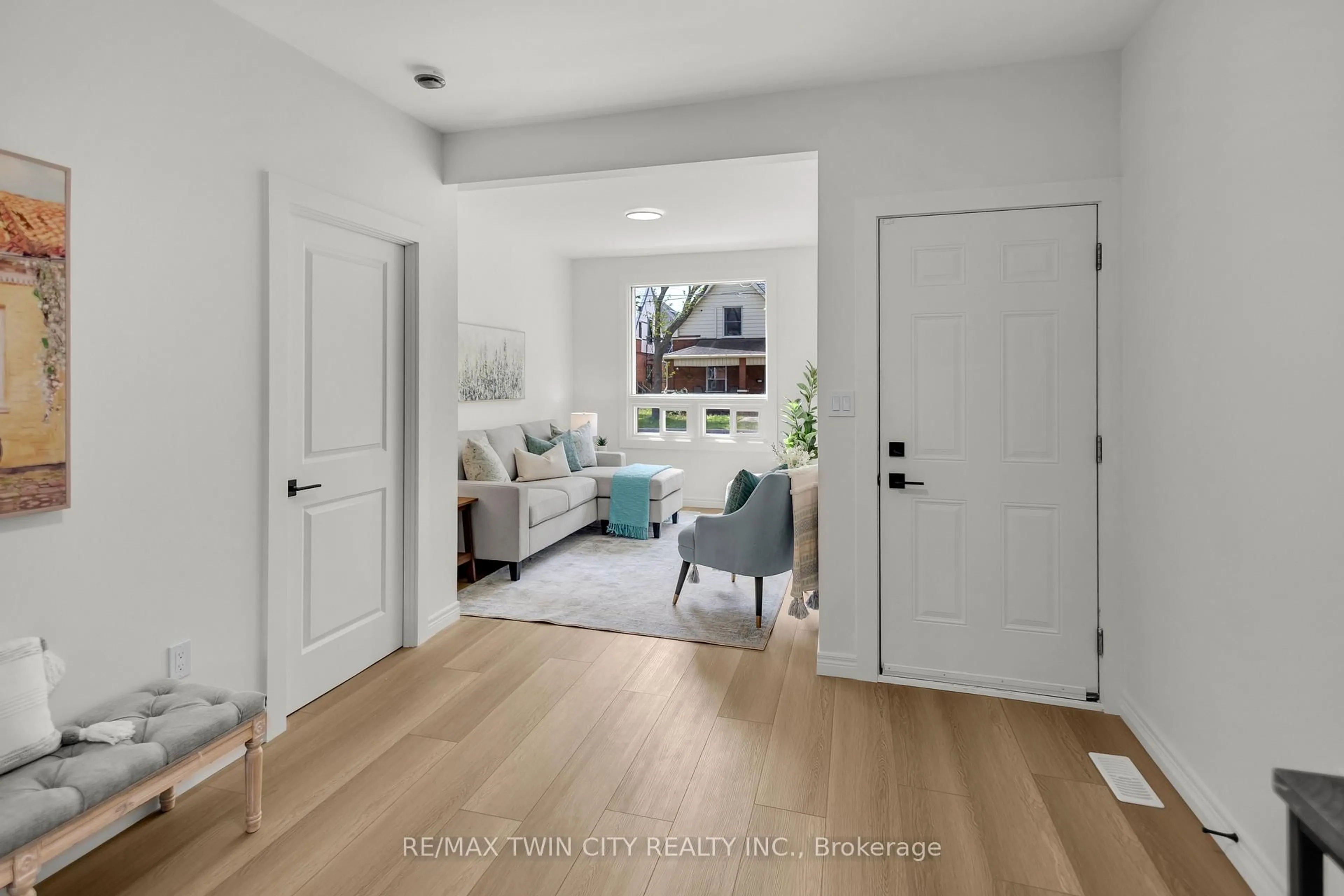 Indoor entryway for 212 Chatham St, Brantford Ontario N3S 4G8