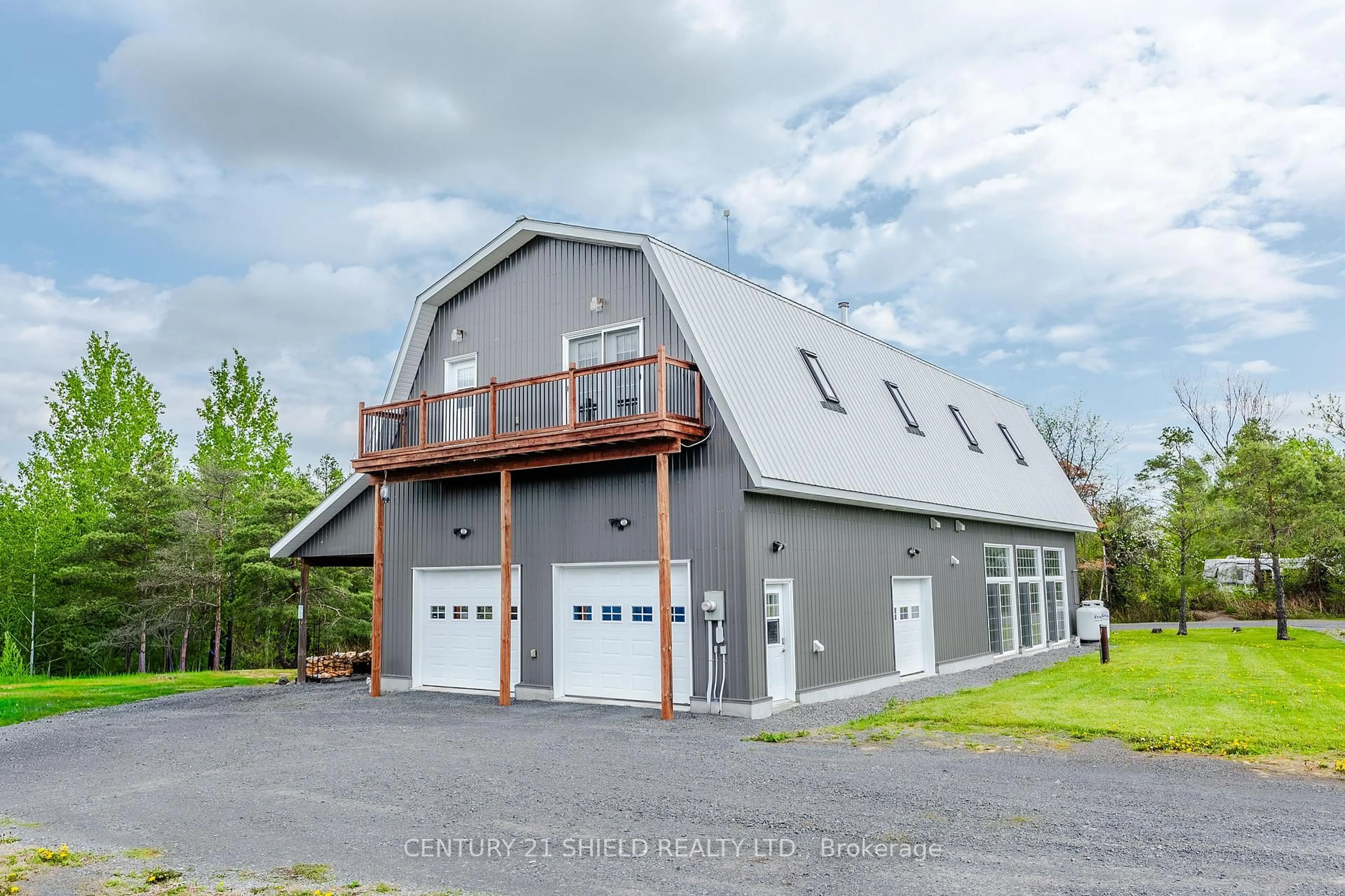 Indoor garage for 4075 County Rd 15 Rd, South Stormont Ontario K0C 1Y0