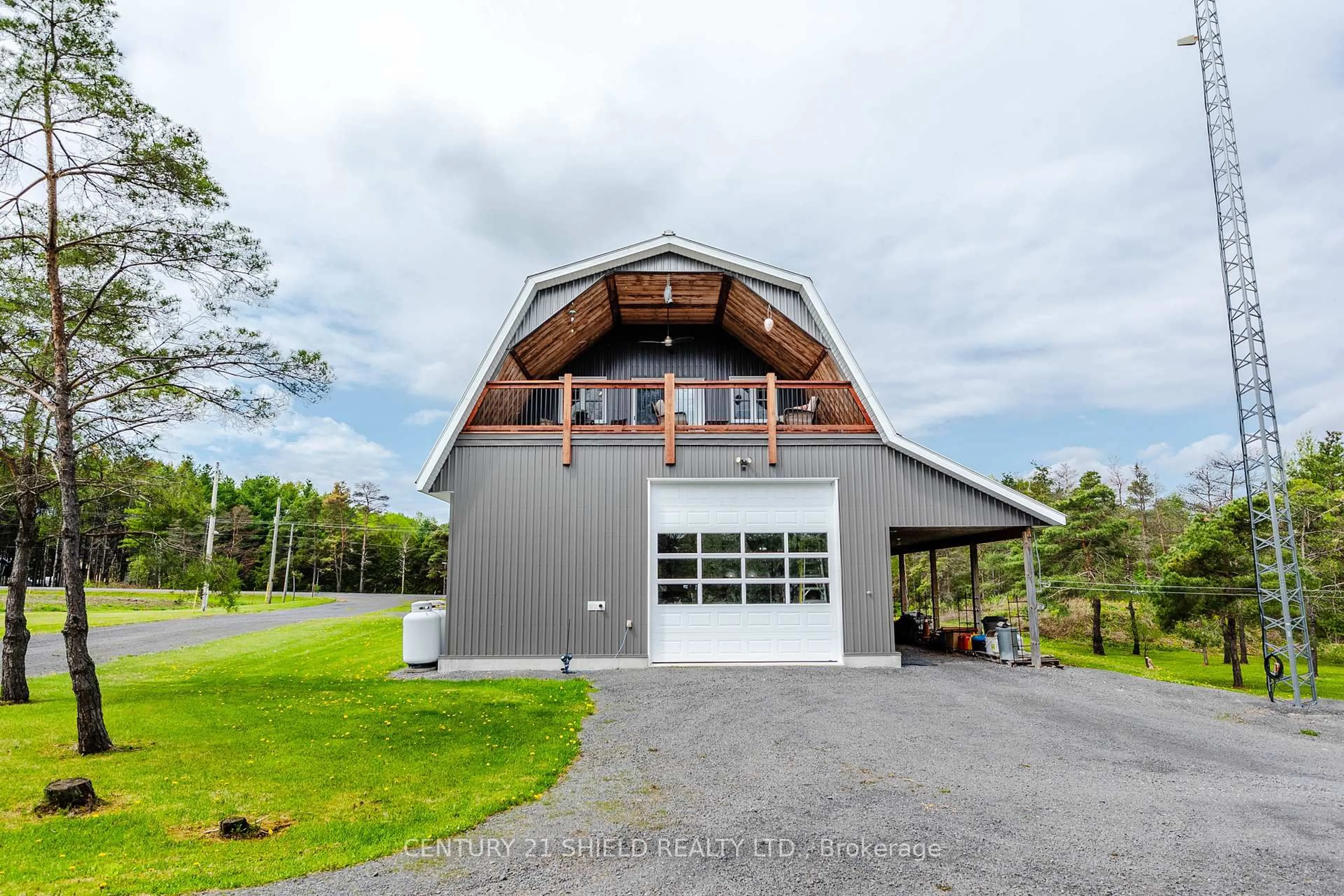 Indoor garage for 4075 County Rd 15 Rd, South Stormont Ontario K0C 1Y0