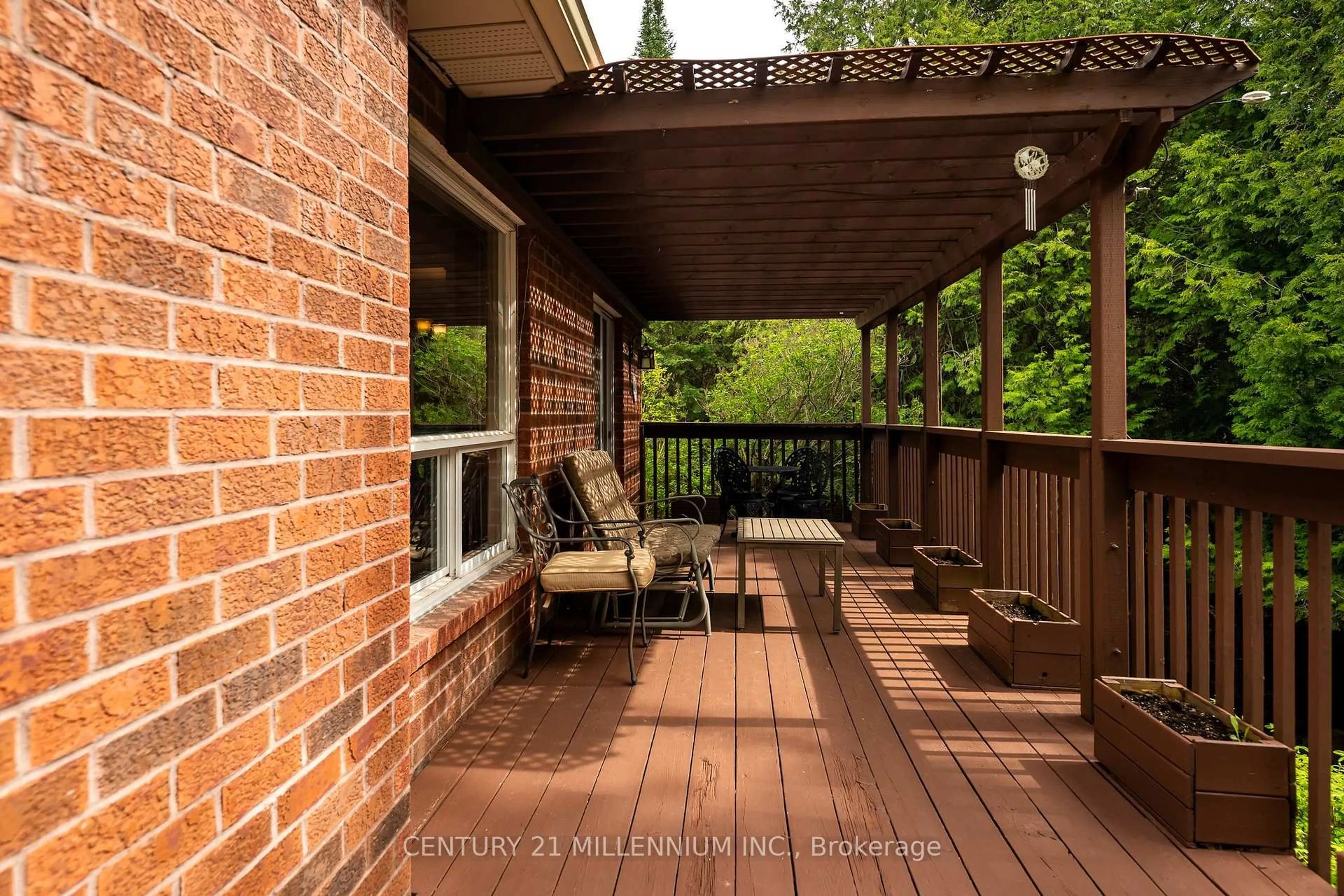 Patio, street for 4 Brucedale Blvd, Mono Ontario L9W 4N9