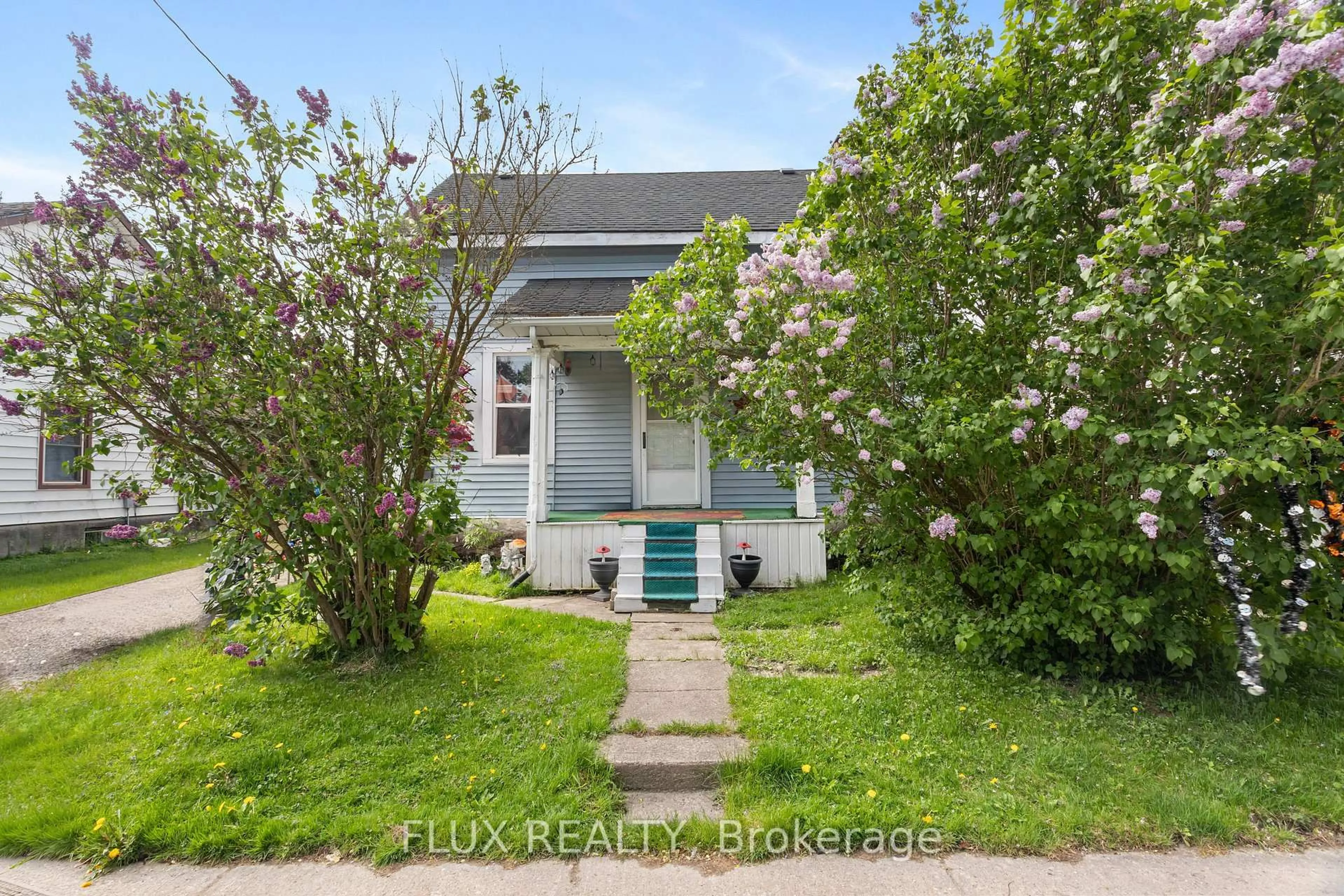 Unknown for 21 Brant St, Stratford Ontario N5A 3X1