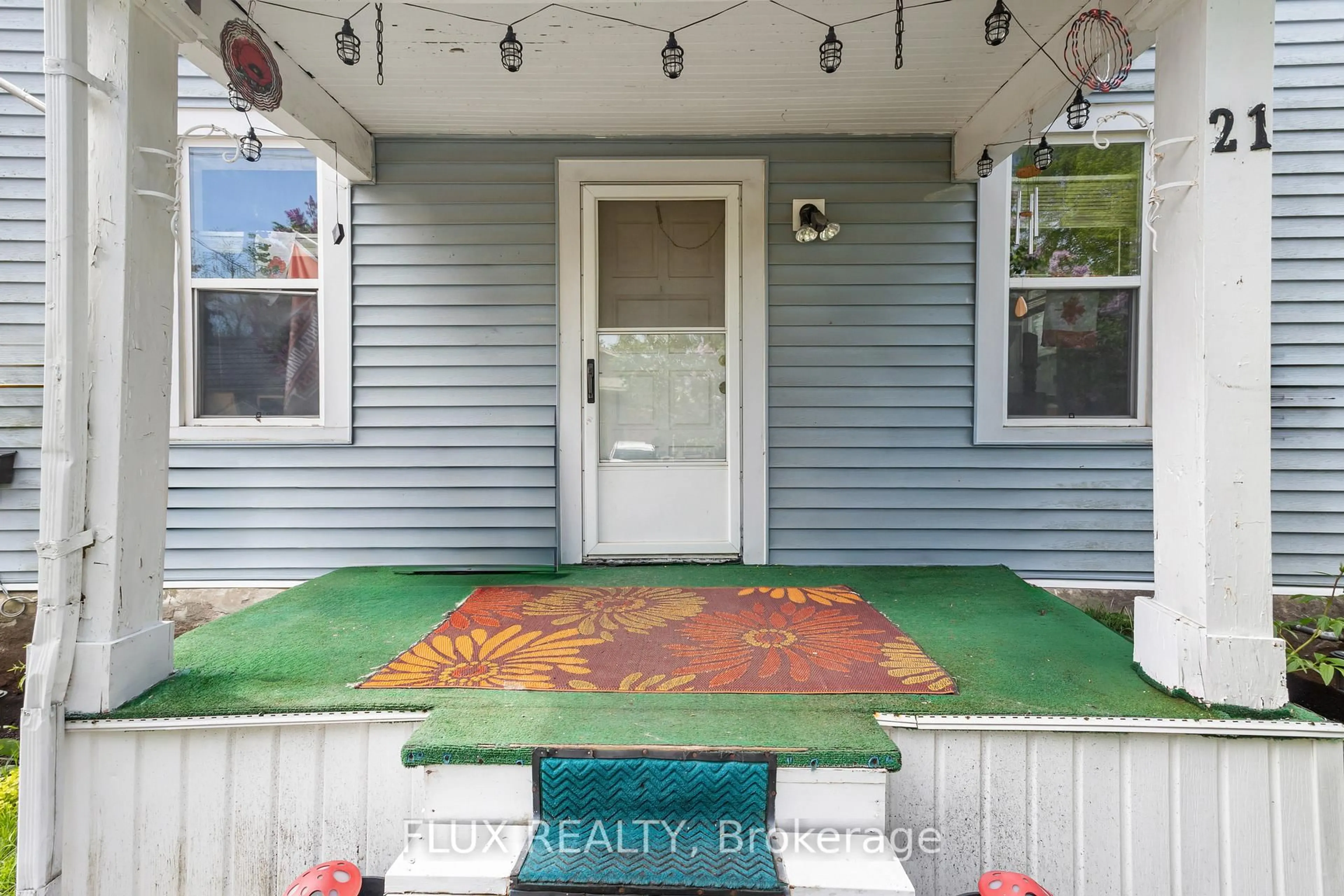 Indoor entryway for 21 Brant St, Stratford Ontario N5A 3X1