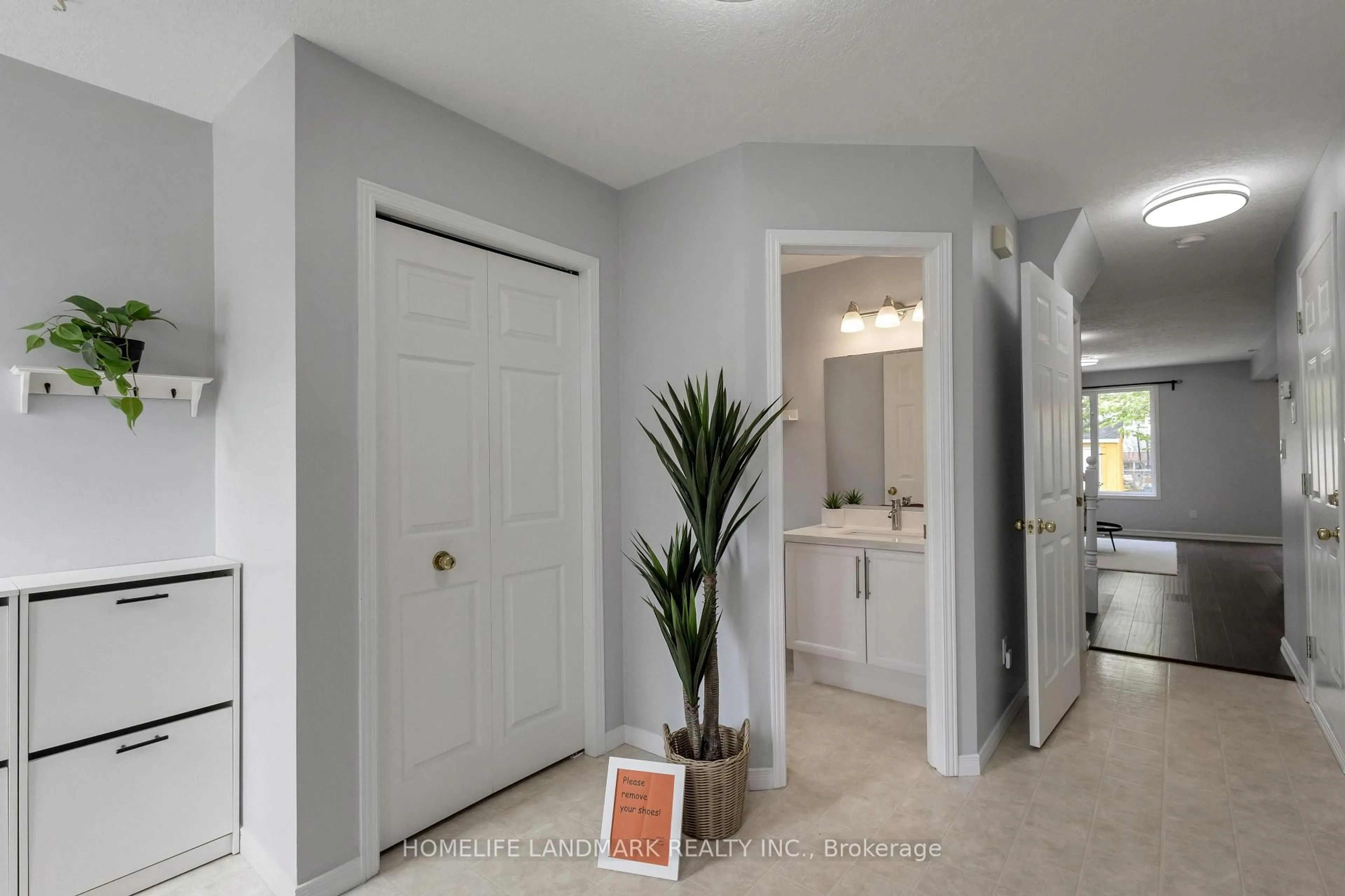 Indoor entryway for 632 INGLIS FALLS Pl, Waterloo Ontario N2V 2L4