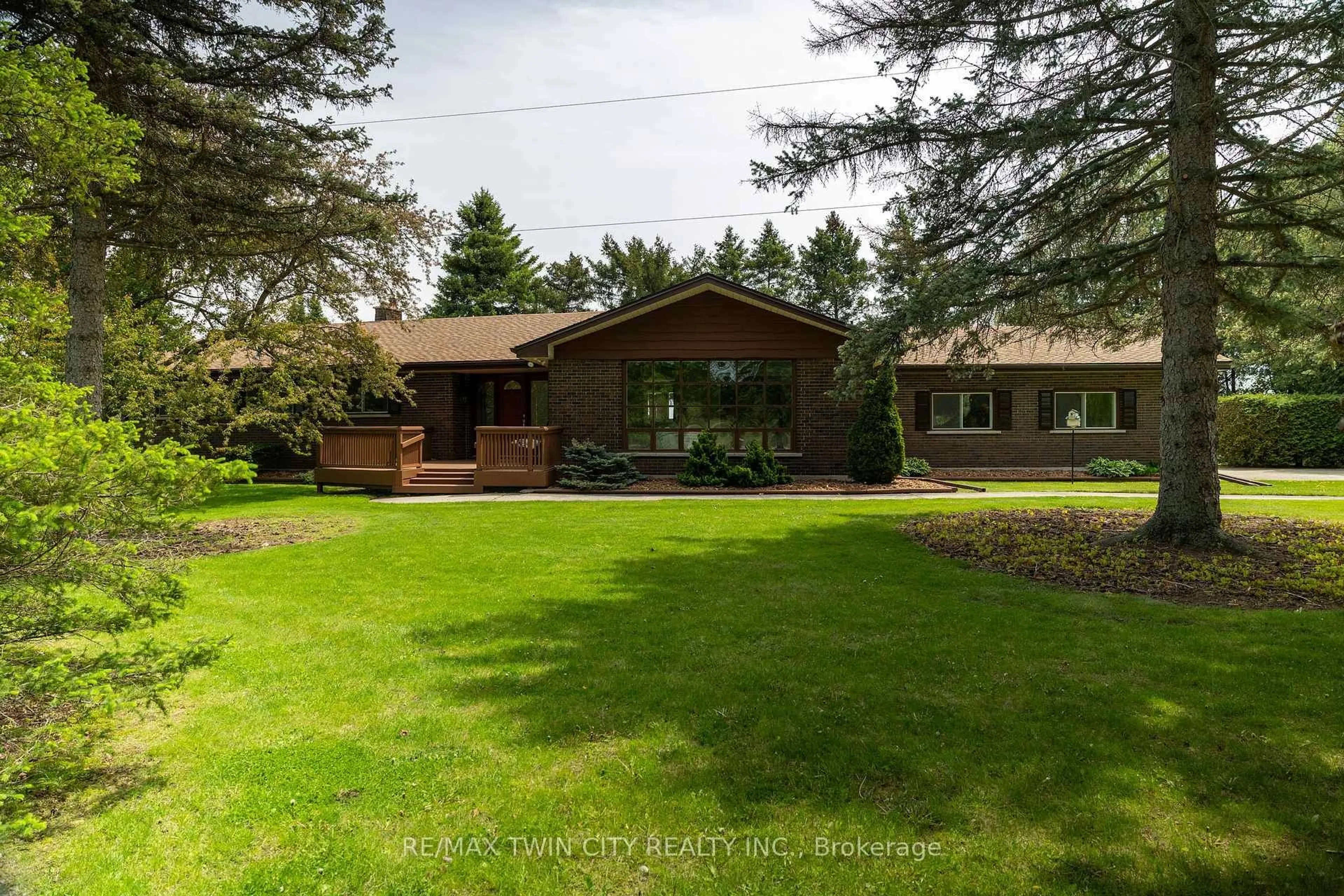 A pic from outside/outdoor area/front of a property/back of a property/a pic from drone, unknown for 424 GERMAN SCHOOL Rd, Brant Ontario N3L 3E1