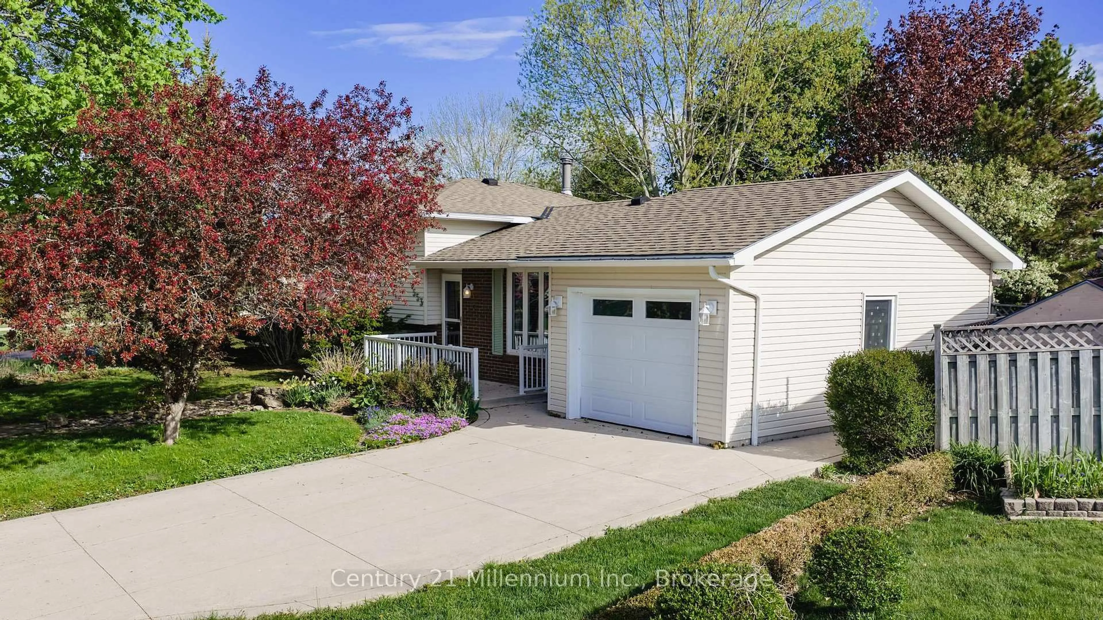 Home with vinyl exterior material, street for 553 Scott St, Kincardine Ontario N2Z 1V2
