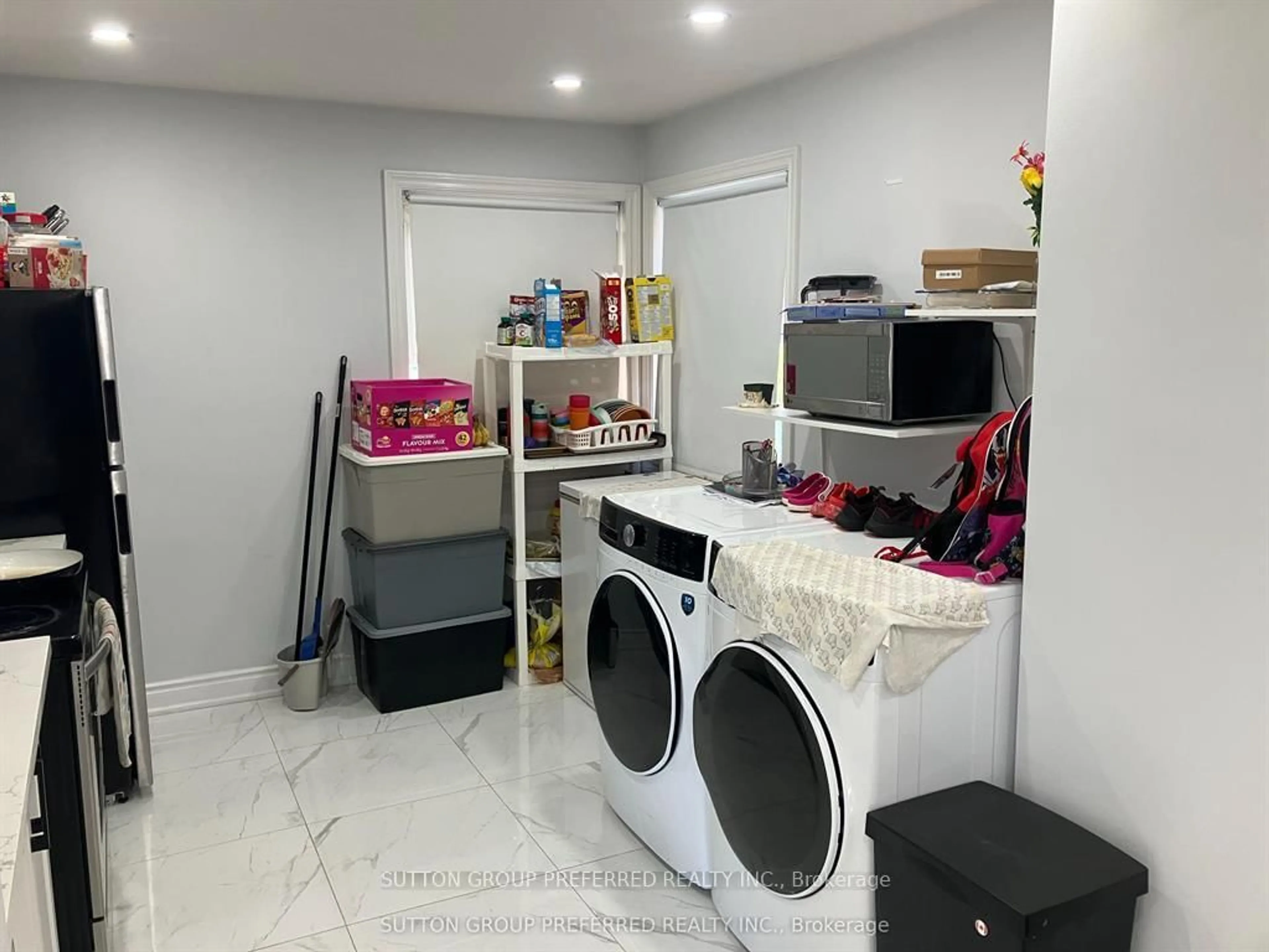 Laundry room for 1942 Duluth Cres, London East Ontario N5V 1H7