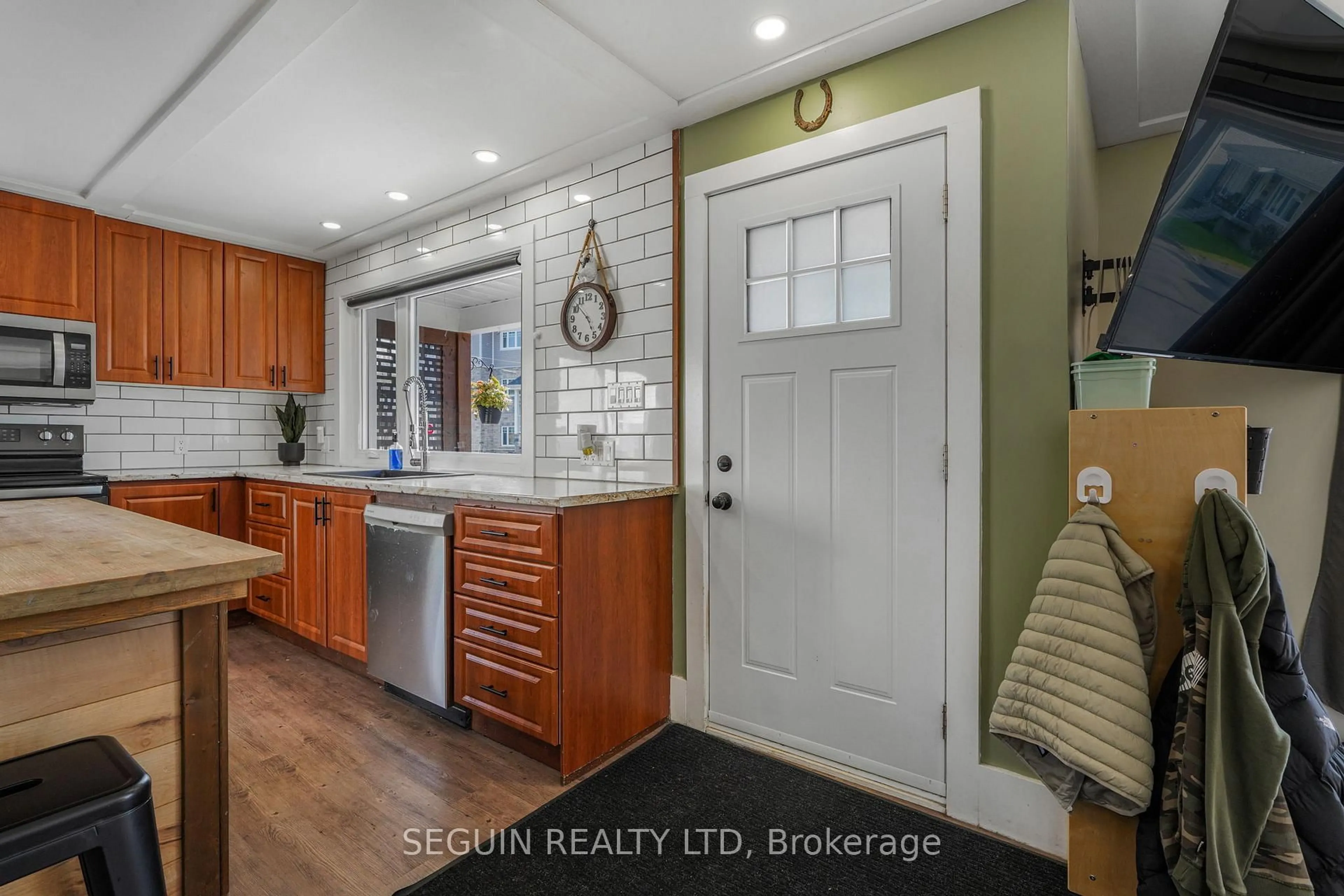 Open concept kitchen, ceramic/tile floor for 281 Hampden St, Hawkesbury Ontario K6A 1Y4