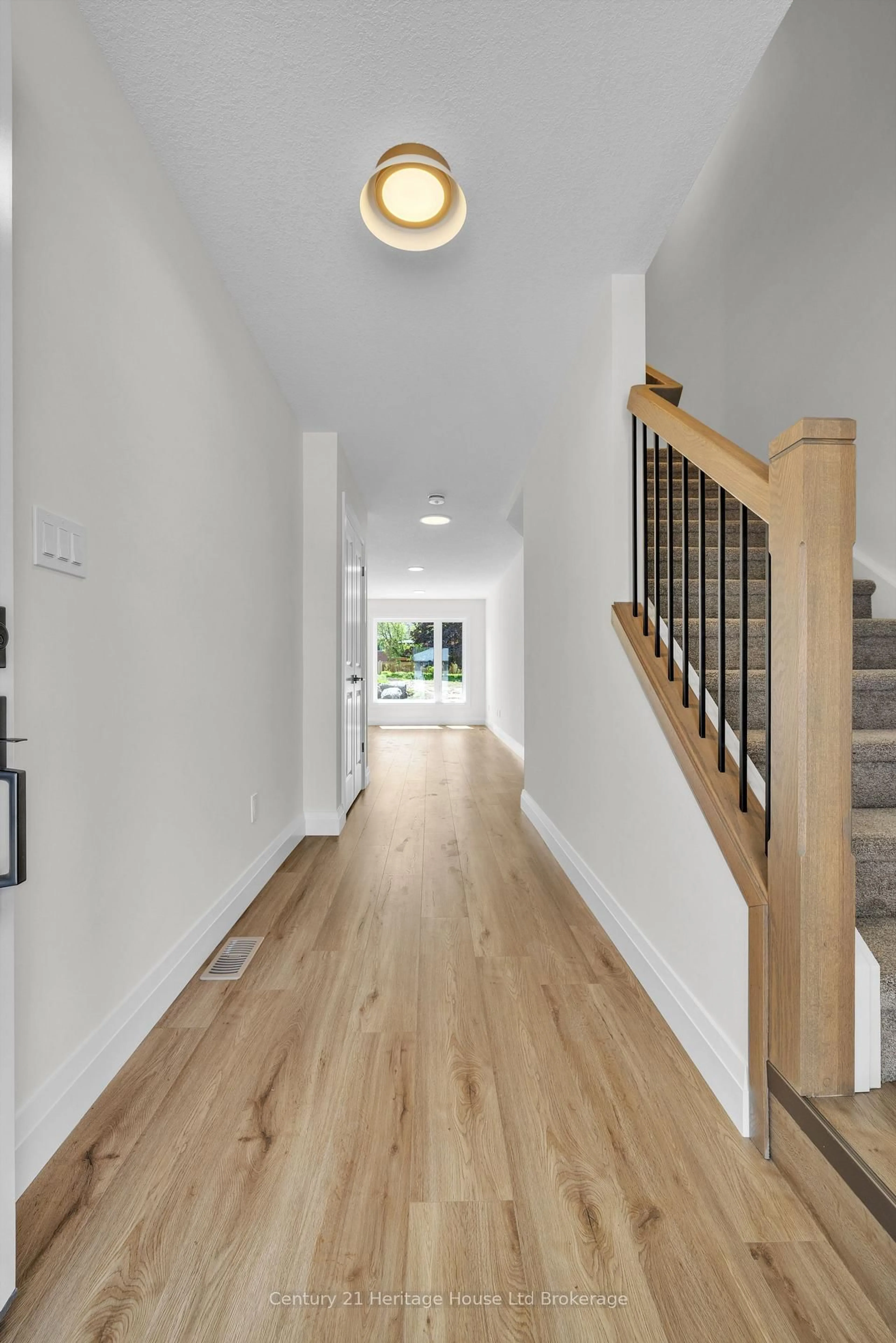 Indoor entryway for 58 Park Row, Woodstock Ontario N4S 1V8