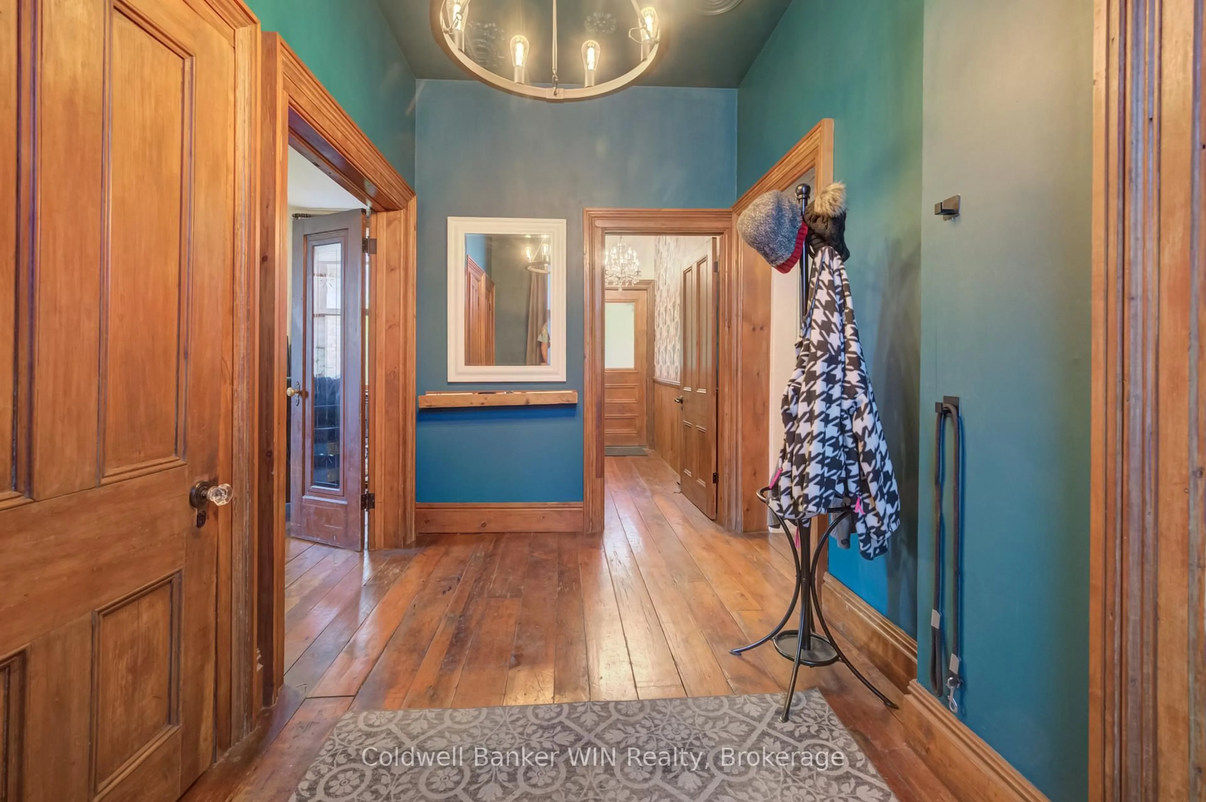 Indoor foyer for 525 Silver St, Wellington North Ontario N0G 2L0