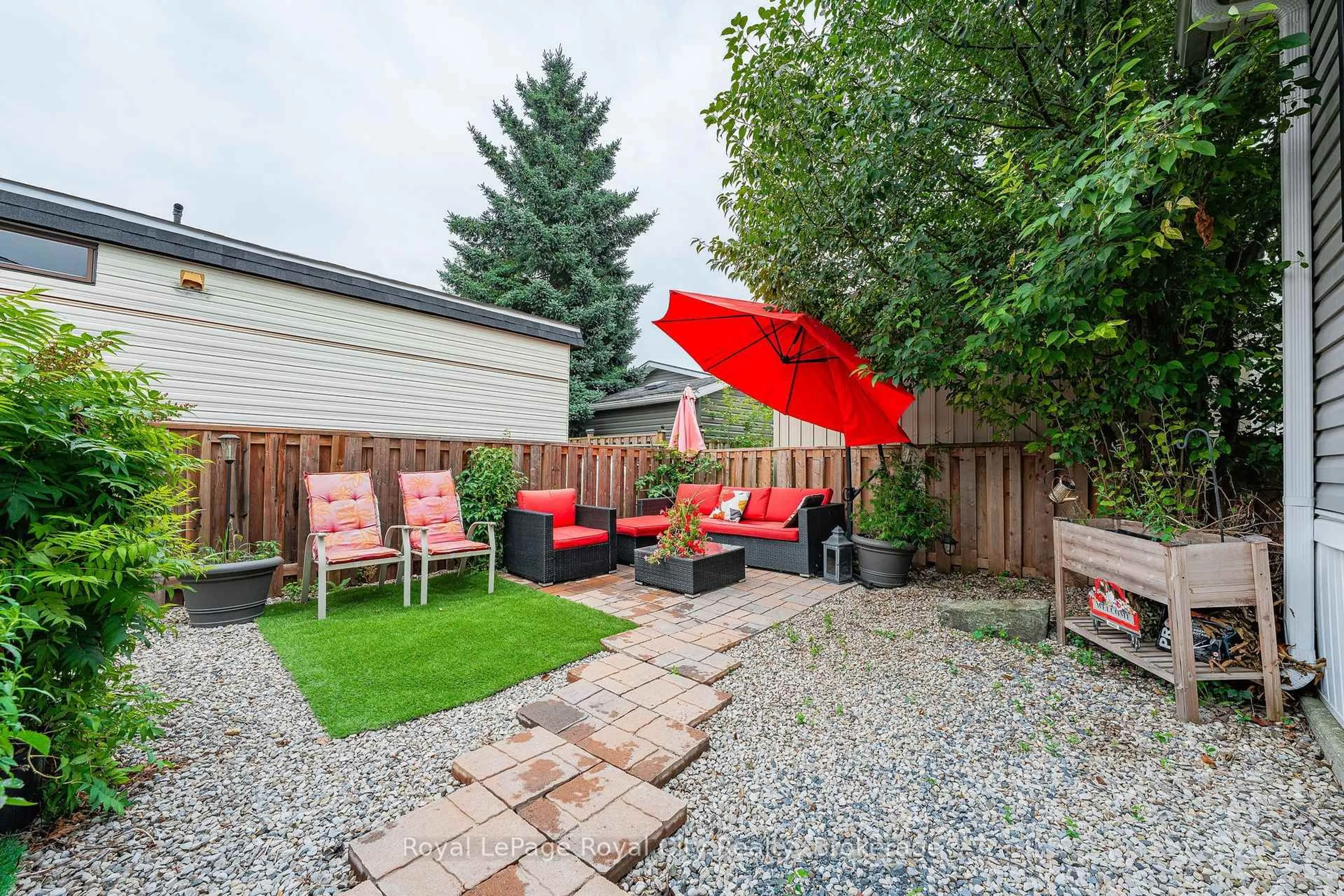 Patio, street for 6 Water St, Puslinch Ontario N1H 6H9