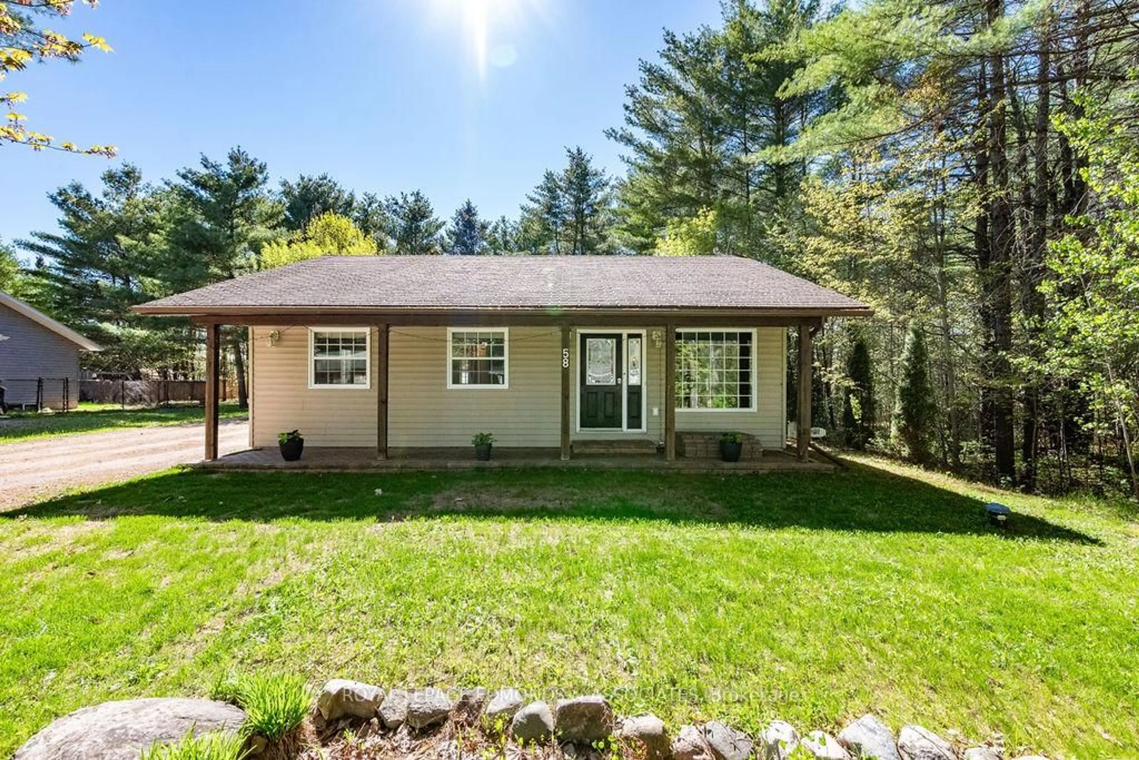 Home with vinyl exterior material, unknown for 58 Legere Dr, Deep River Ontario K0J 1P0