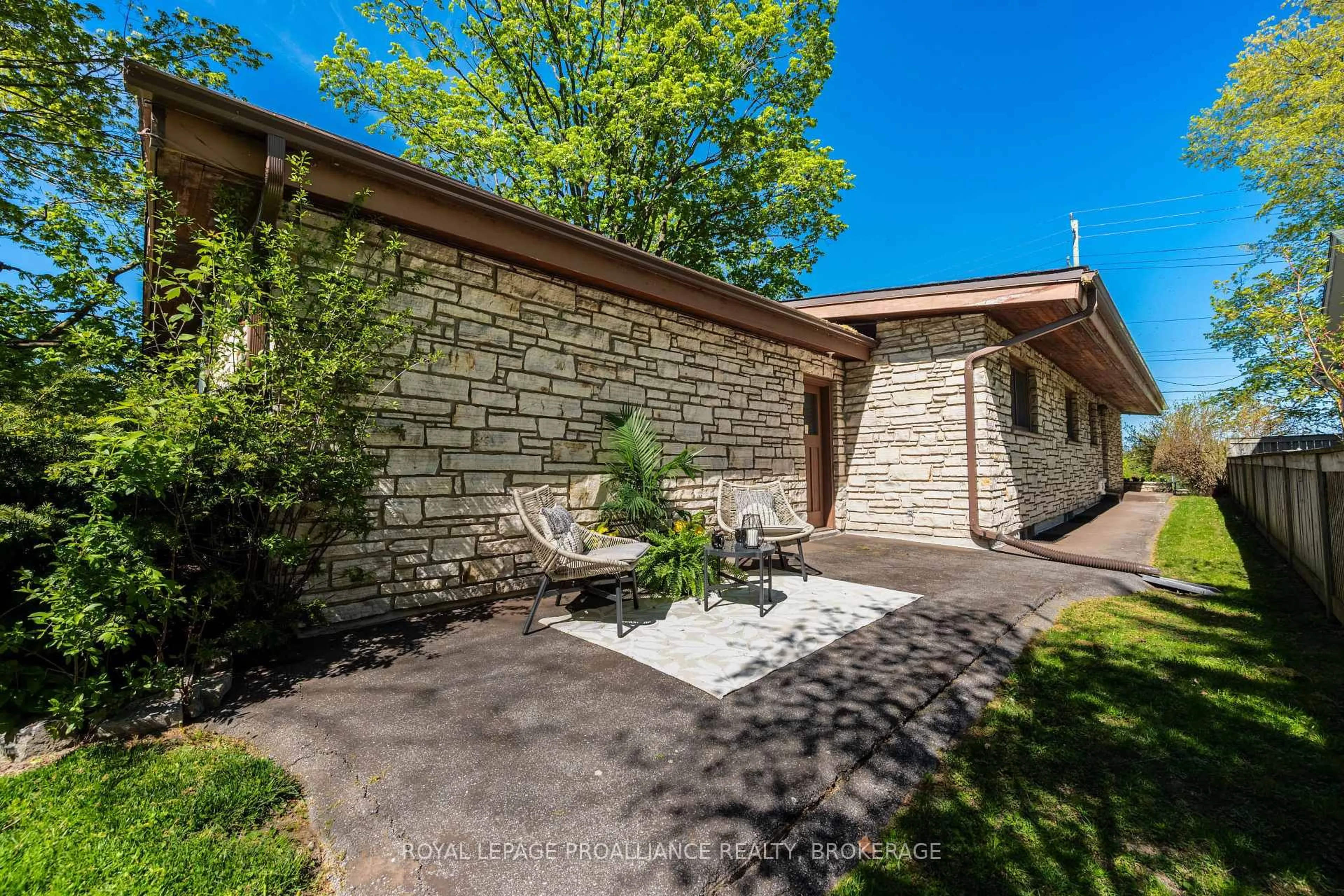A pic from outside/outdoor area/front of a property/back of a property/a pic from drone, street for 2 Churchill St, Kingston Ontario K7M 2K5