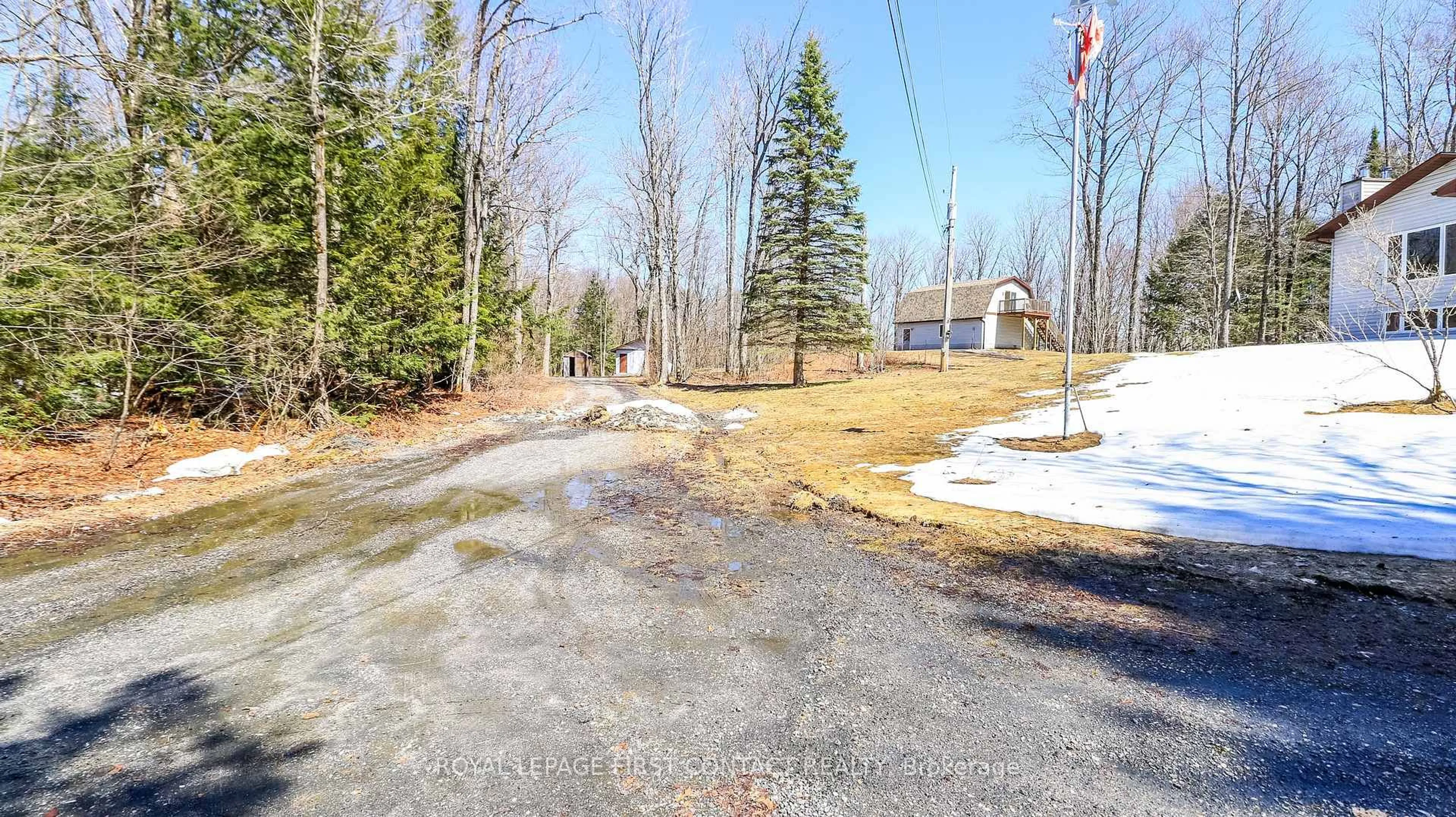 A pic from outside/outdoor area/front of a property/back of a property/a pic from drone, unknown for 1518 Lone Pine Dr, Bracebridge Ontario P1L 1X4