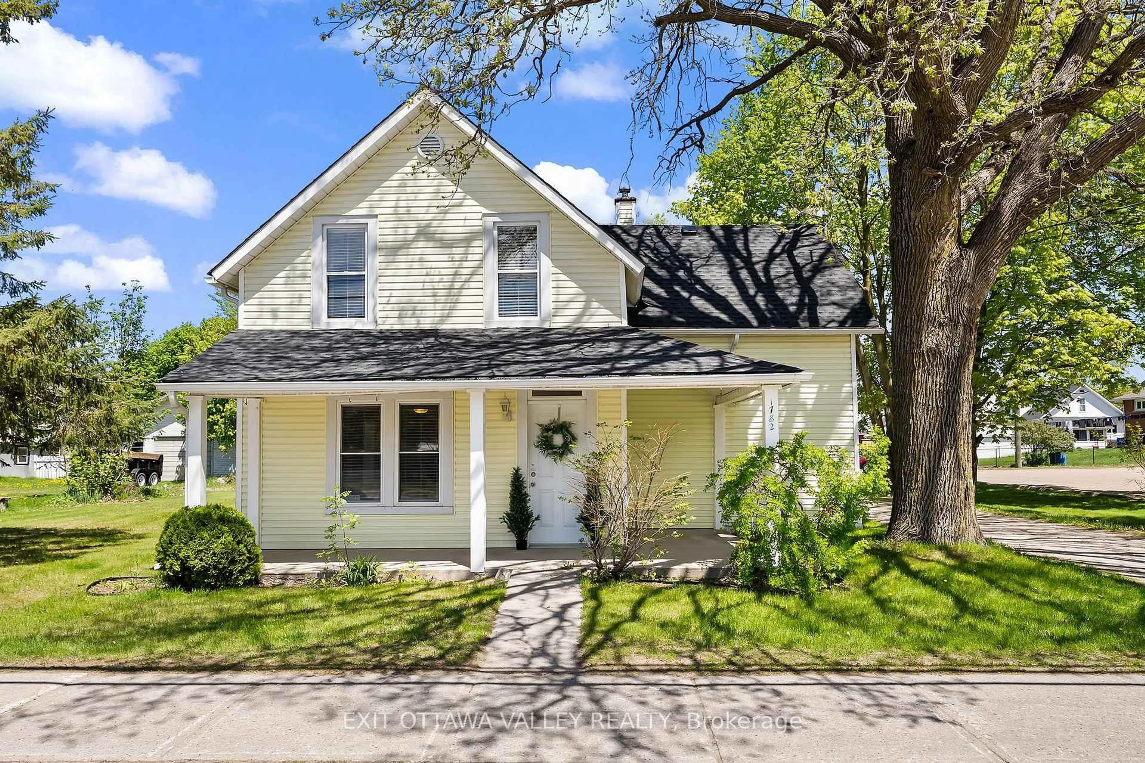 Home with vinyl exterior material, street for 1782 Beachburg Rd, Beachburg Ontario K0J 1C0