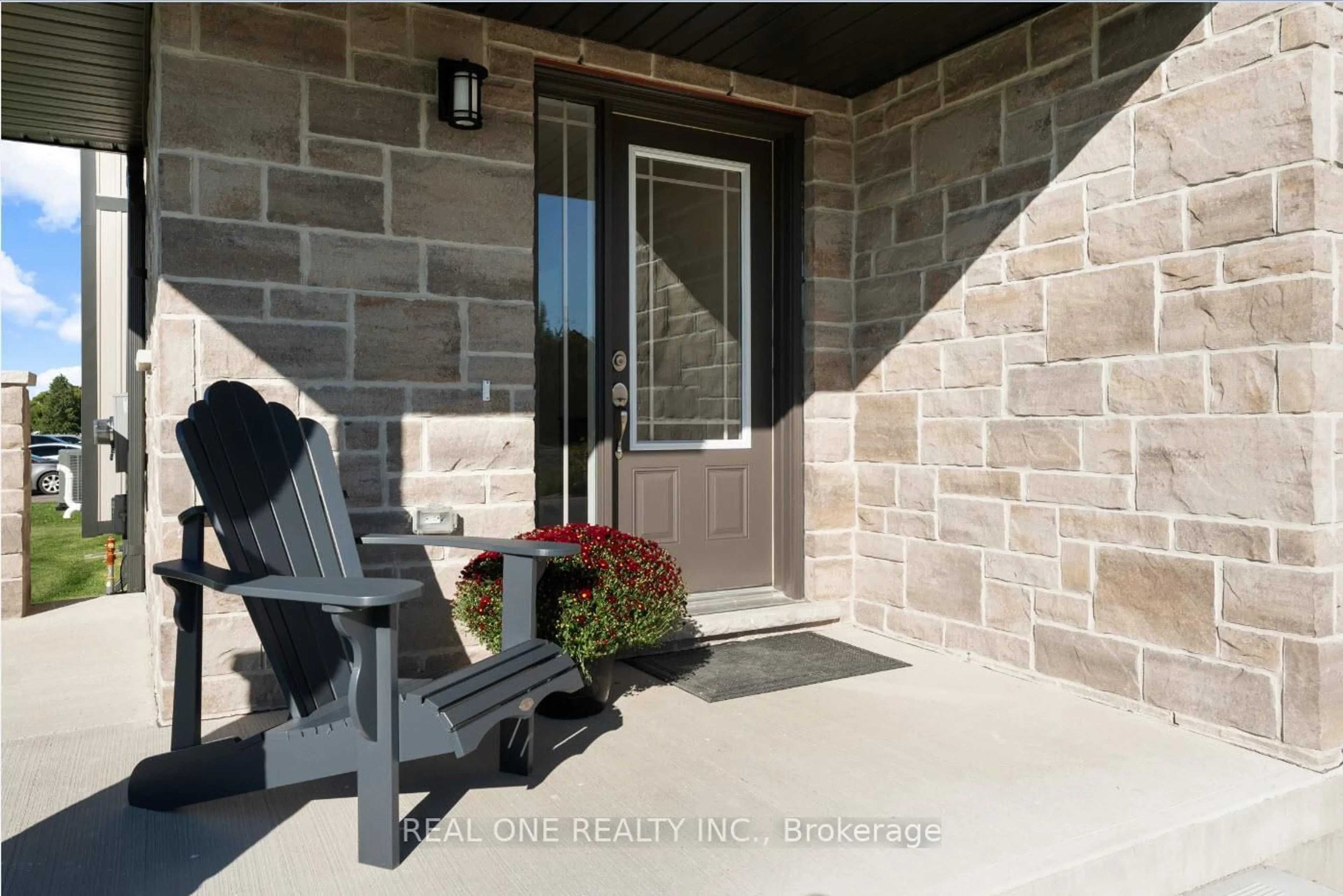 Indoor entryway for 79 Harrison Dr, Cambridge Ontario N1R 0C2