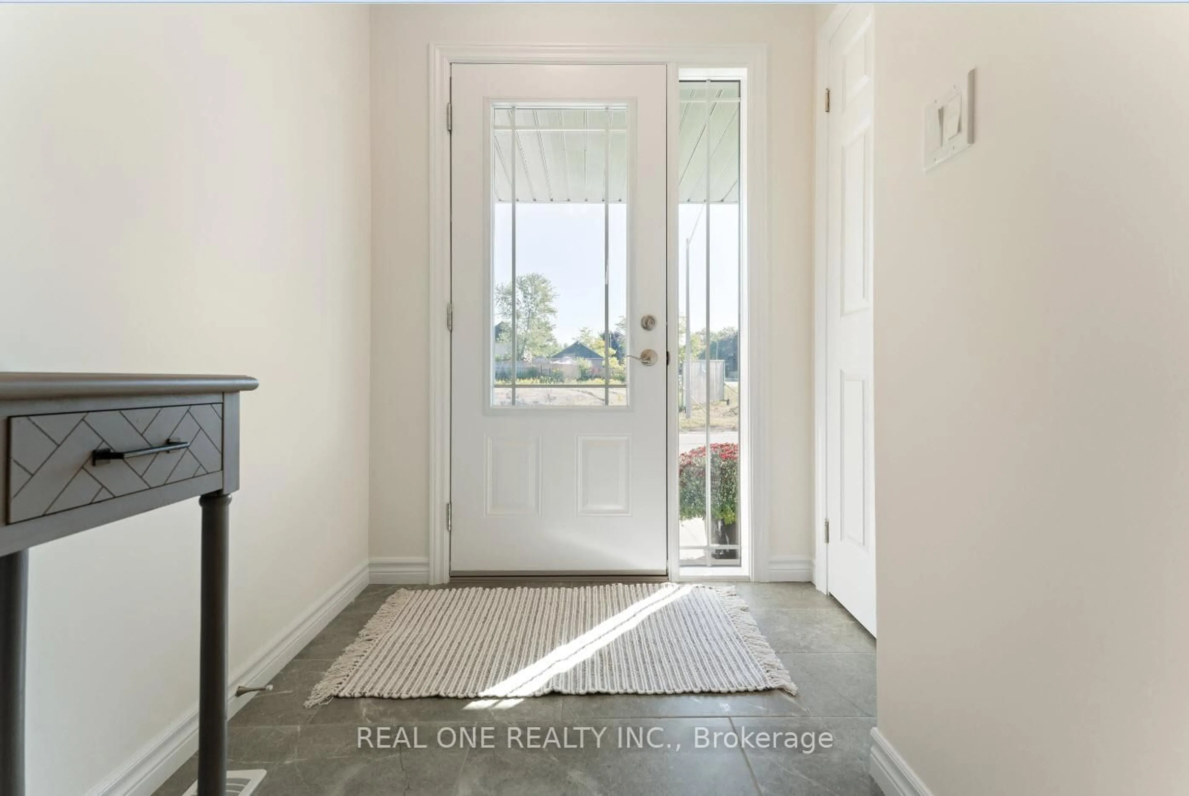 Indoor entryway for 79 Harrison Dr, Cambridge Ontario N1R 0C2