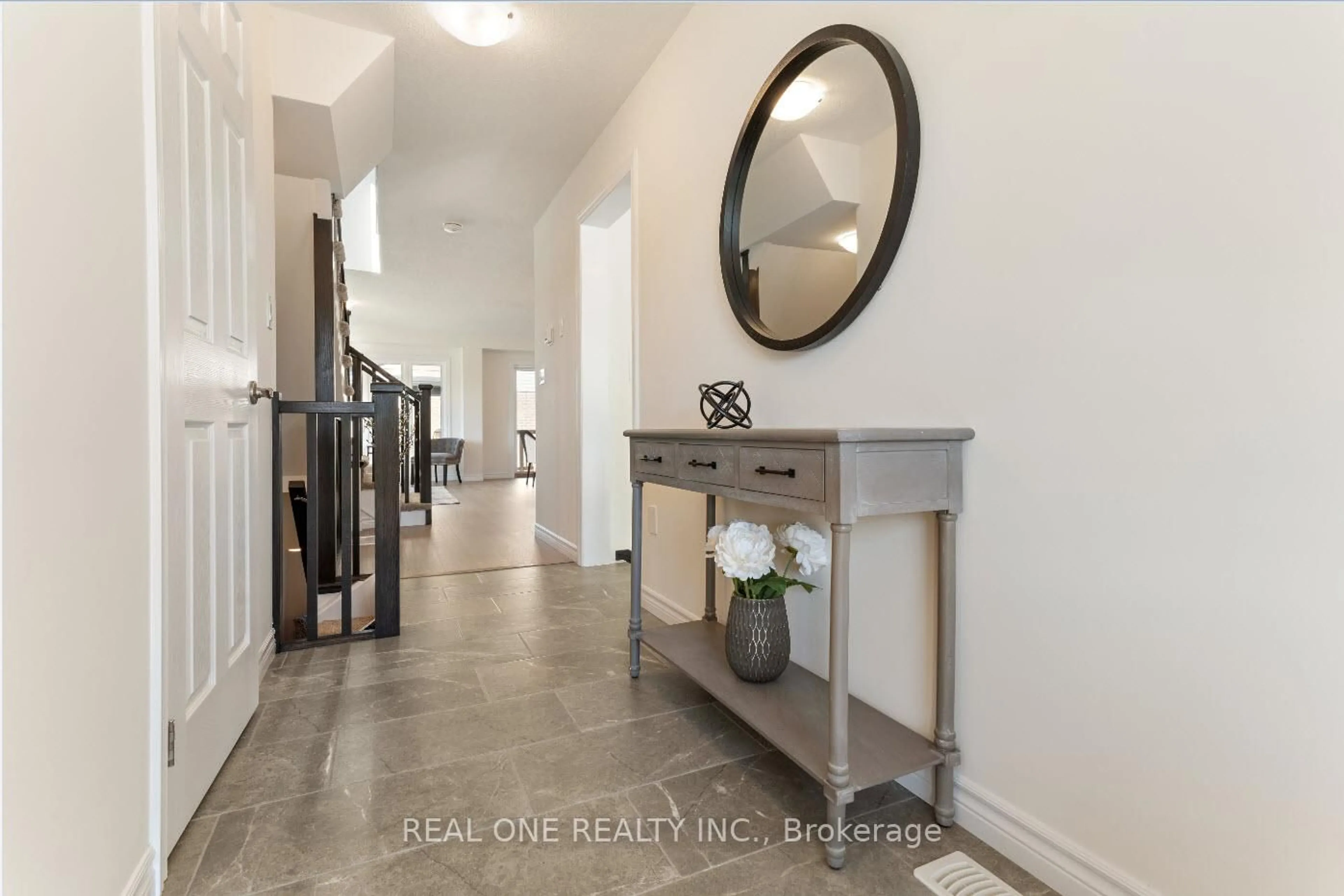Indoor entryway for 79 Harrison Dr, Cambridge Ontario N1R 0C2