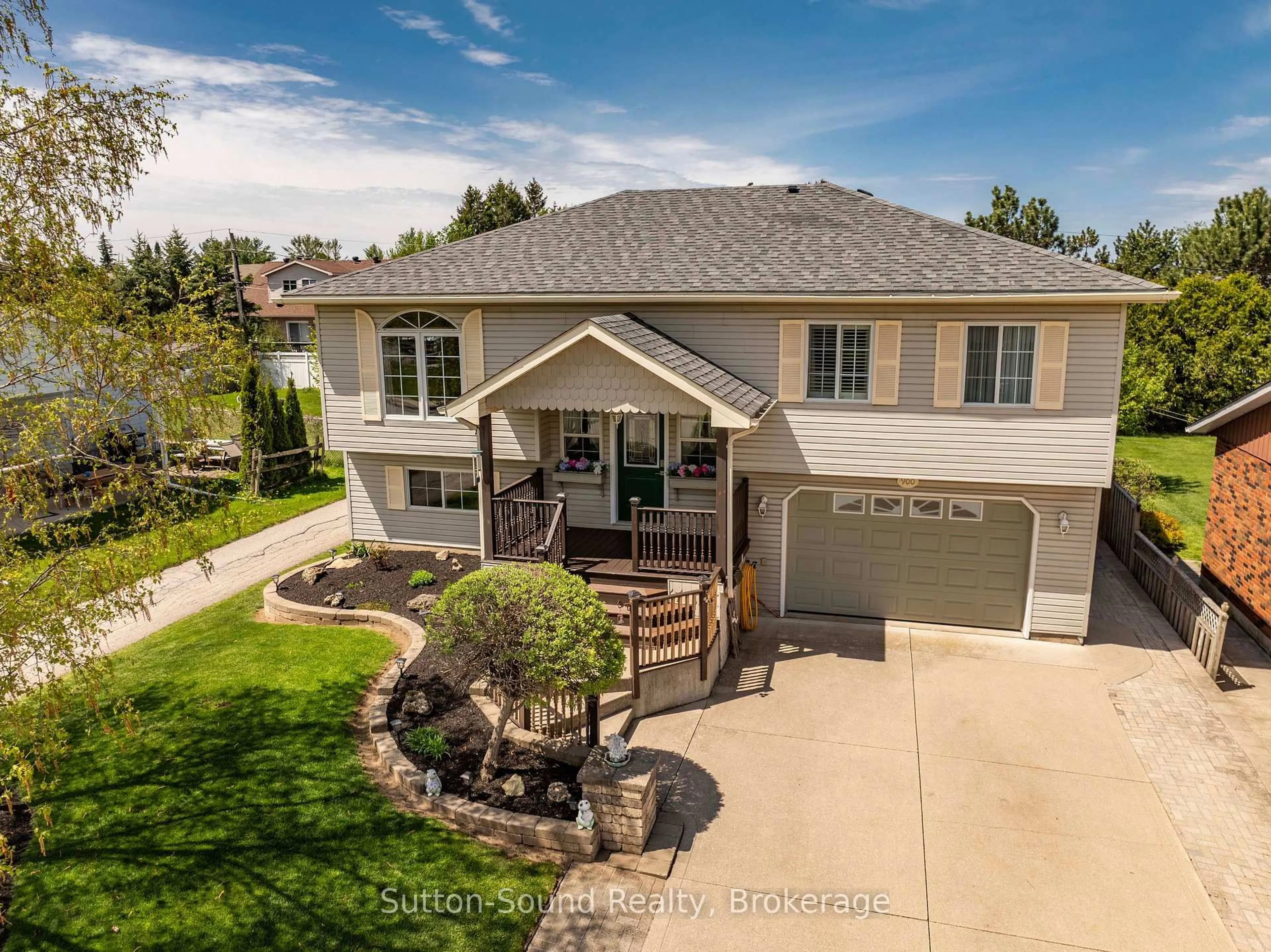 A pic from outside/outdoor area/front of a property/back of a property/a pic from drone, unknown for 900 10th Ave, Owen Sound Ontario N4K 3H7