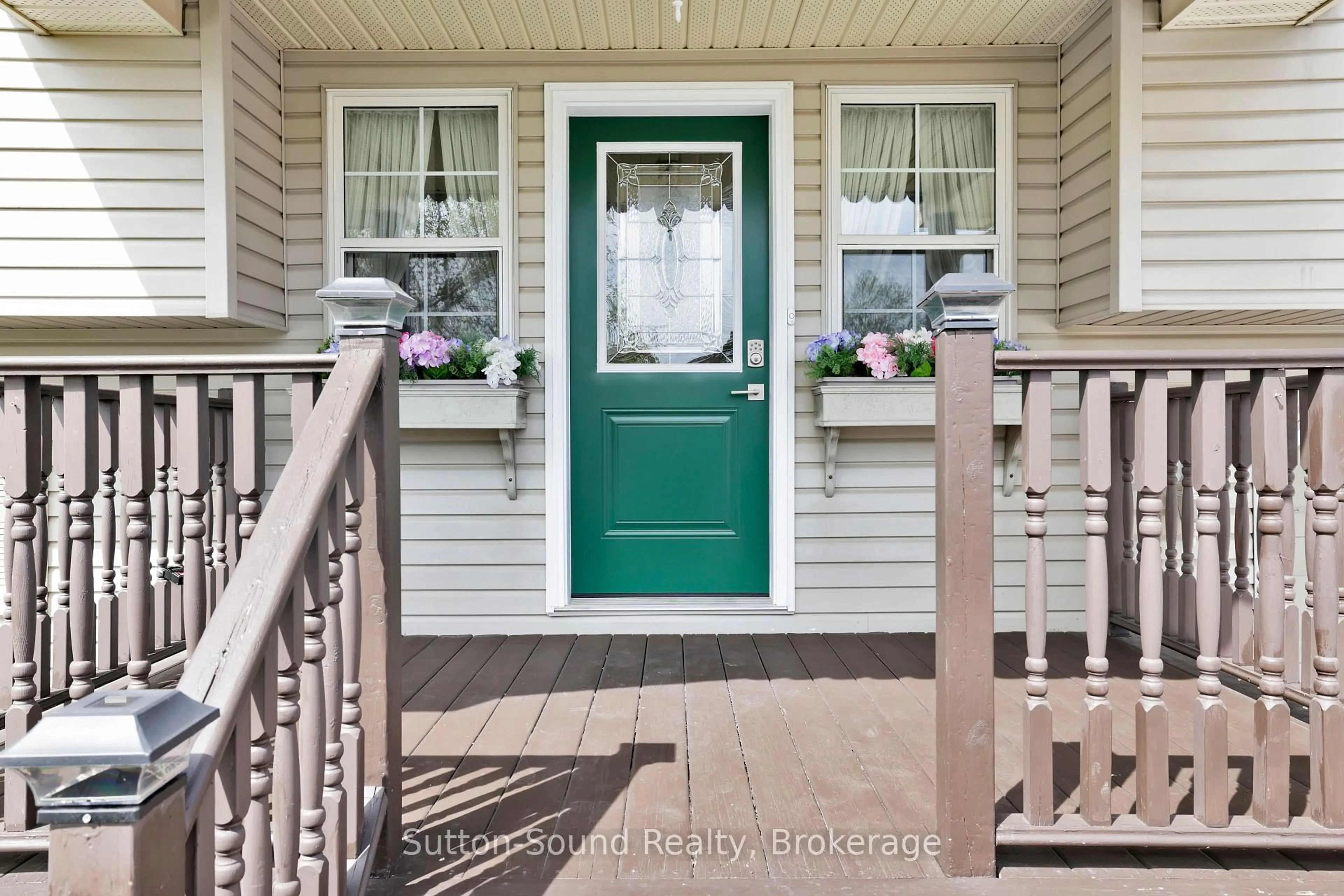 Indoor entryway for 900 10th Ave, Owen Sound Ontario N4K 3H7