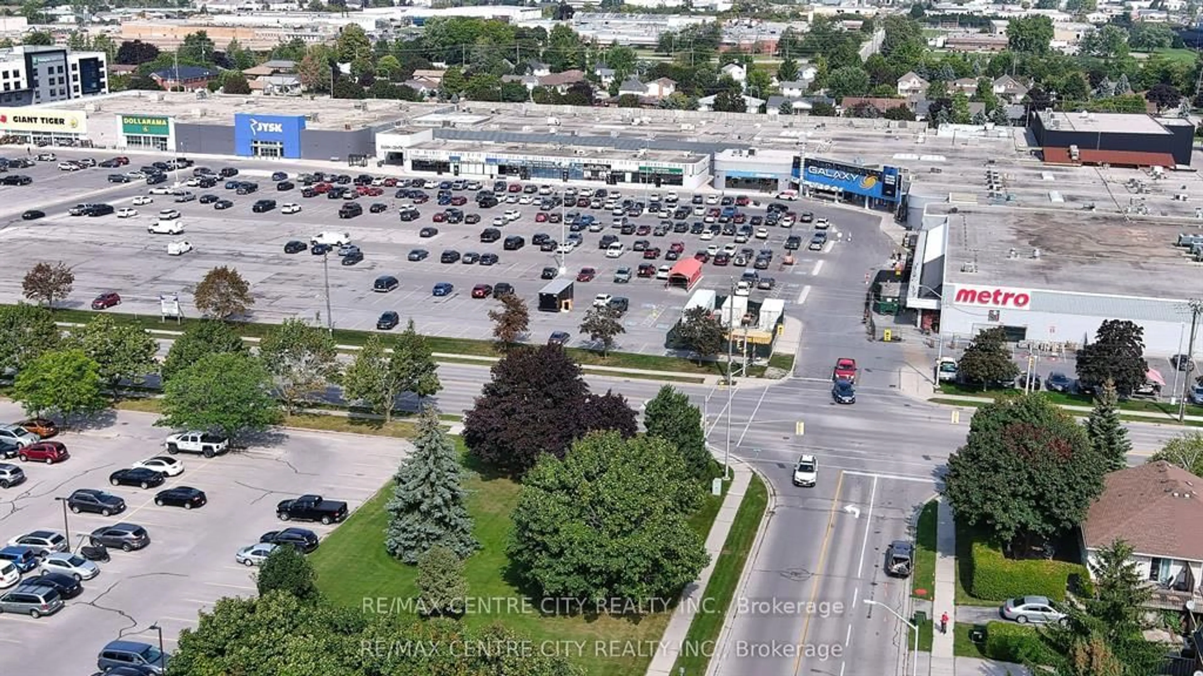 A pic from outside/outdoor area/front of a property/back of a property/a pic from drone, street for 440 Wellington St #109, St. Thomas Ontario N5R 5X5