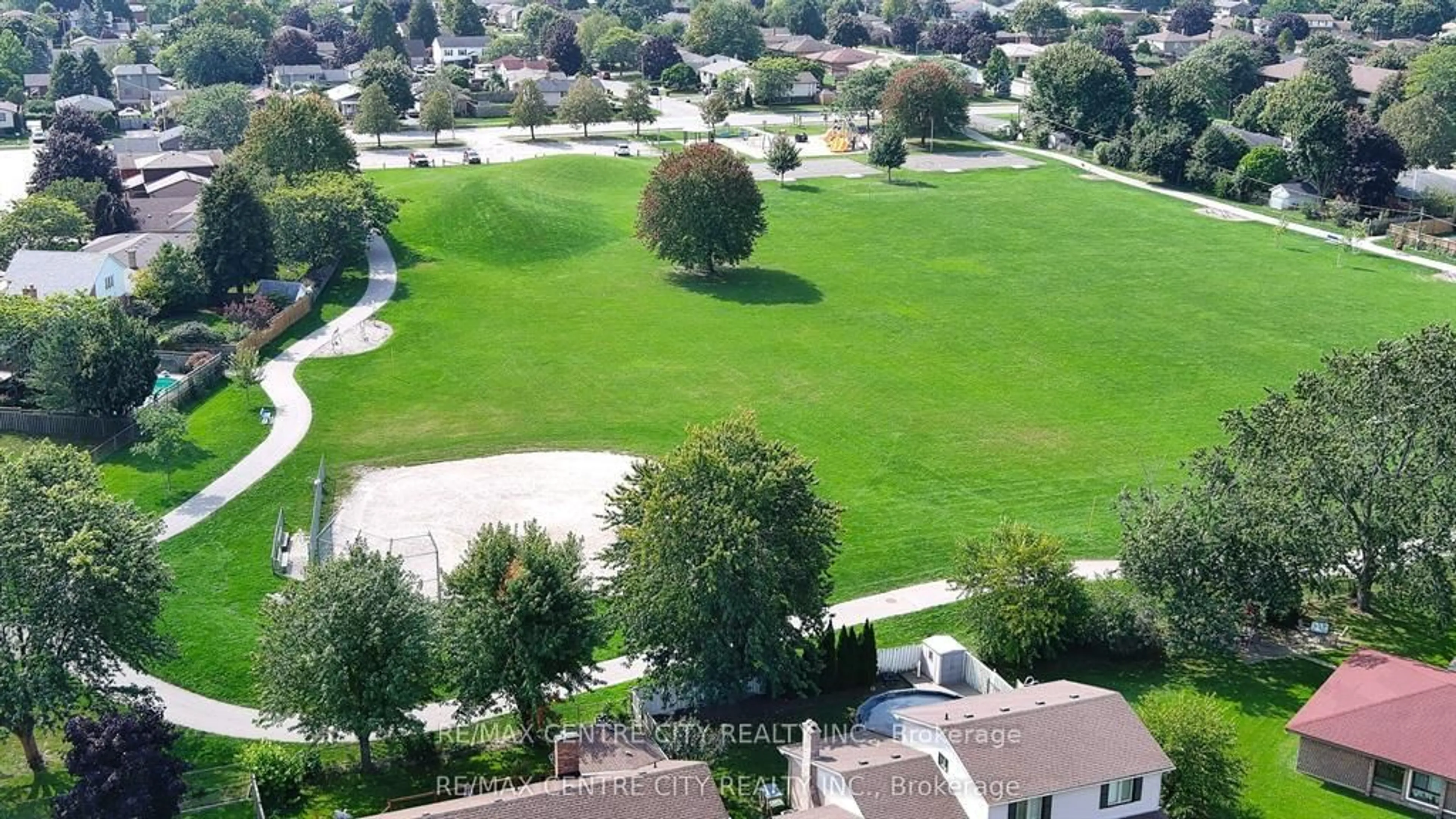 A pic from outside/outdoor area/front of a property/back of a property/a pic from drone, unknown for 440 Wellington St #109, St. Thomas Ontario N5R 5X5