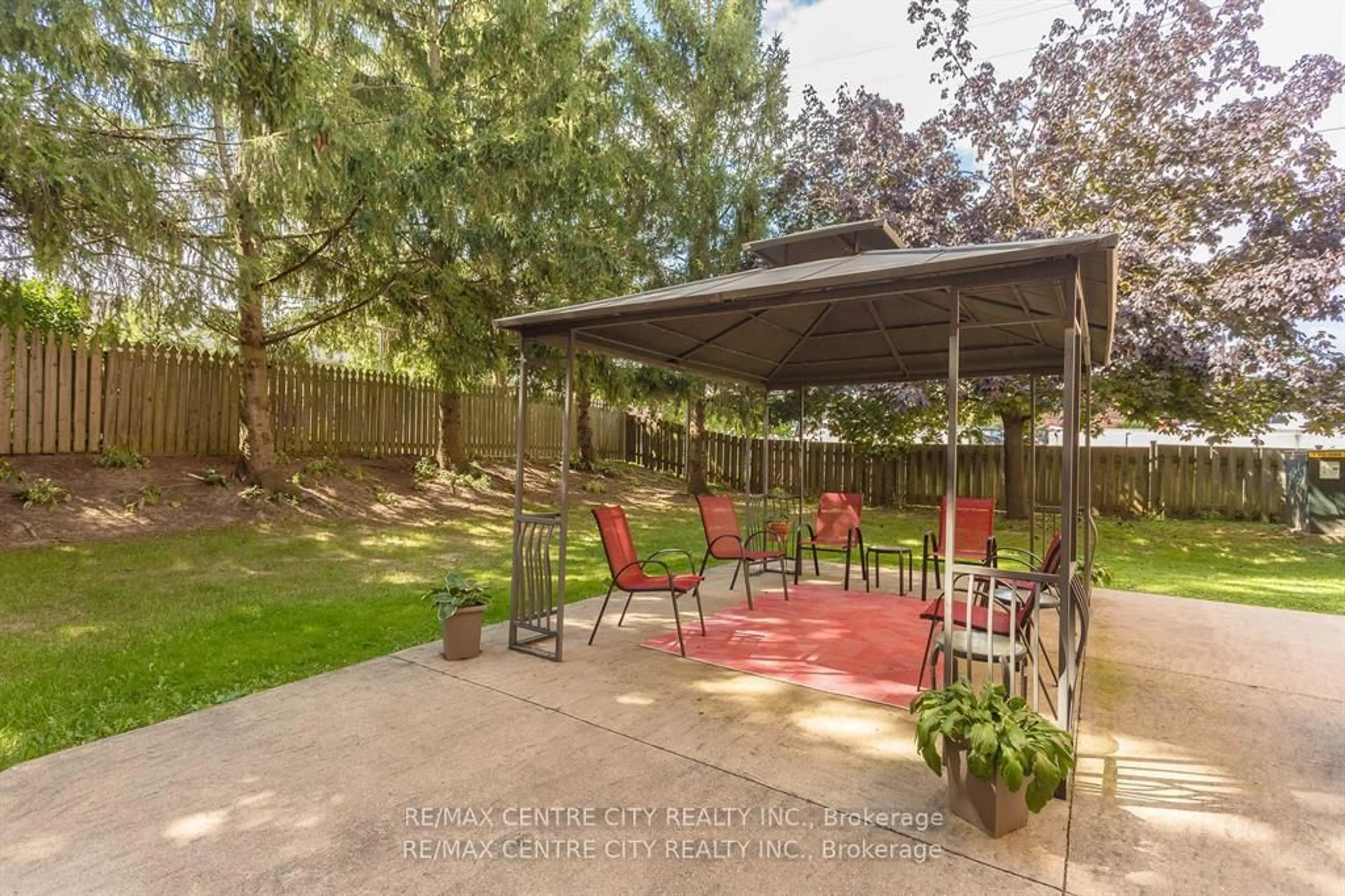 Patio, unknown for 440 Wellington St #109, St. Thomas Ontario N5R 5X5