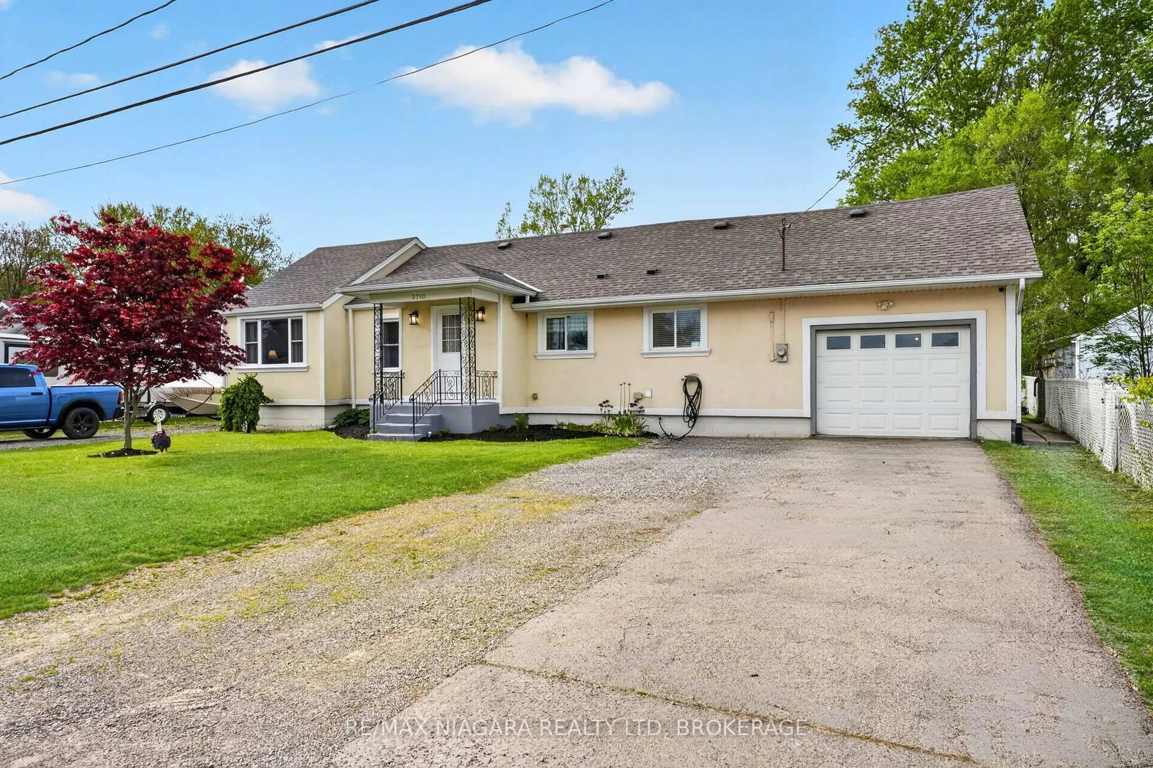 Home with vinyl exterior material, street for 3710 Brunswick Ave, Fort Erie Ontario L0S 1B0