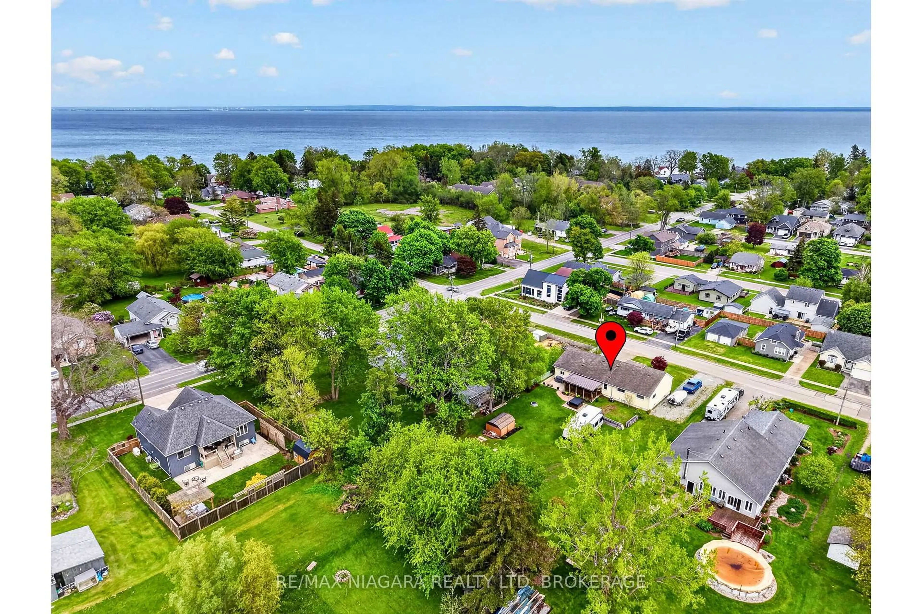 A pic from outside/outdoor area/front of a property/back of a property/a pic from drone, water/lake/river/ocean view for 3710 Brunswick Ave, Fort Erie Ontario L0S 1B0