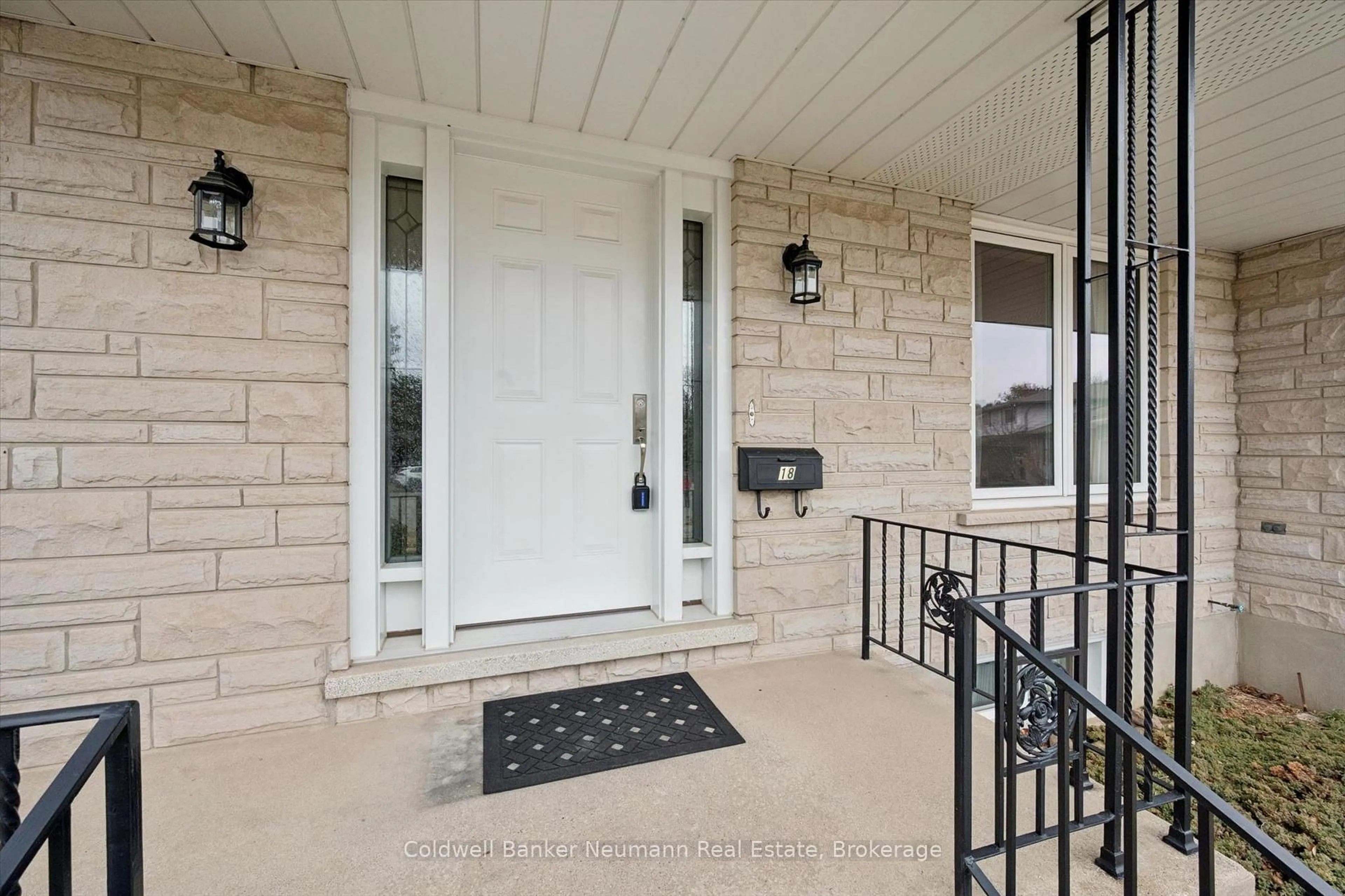 Indoor entryway for 18 Carmine Pl, Guelph Ontario N1E 3V1
