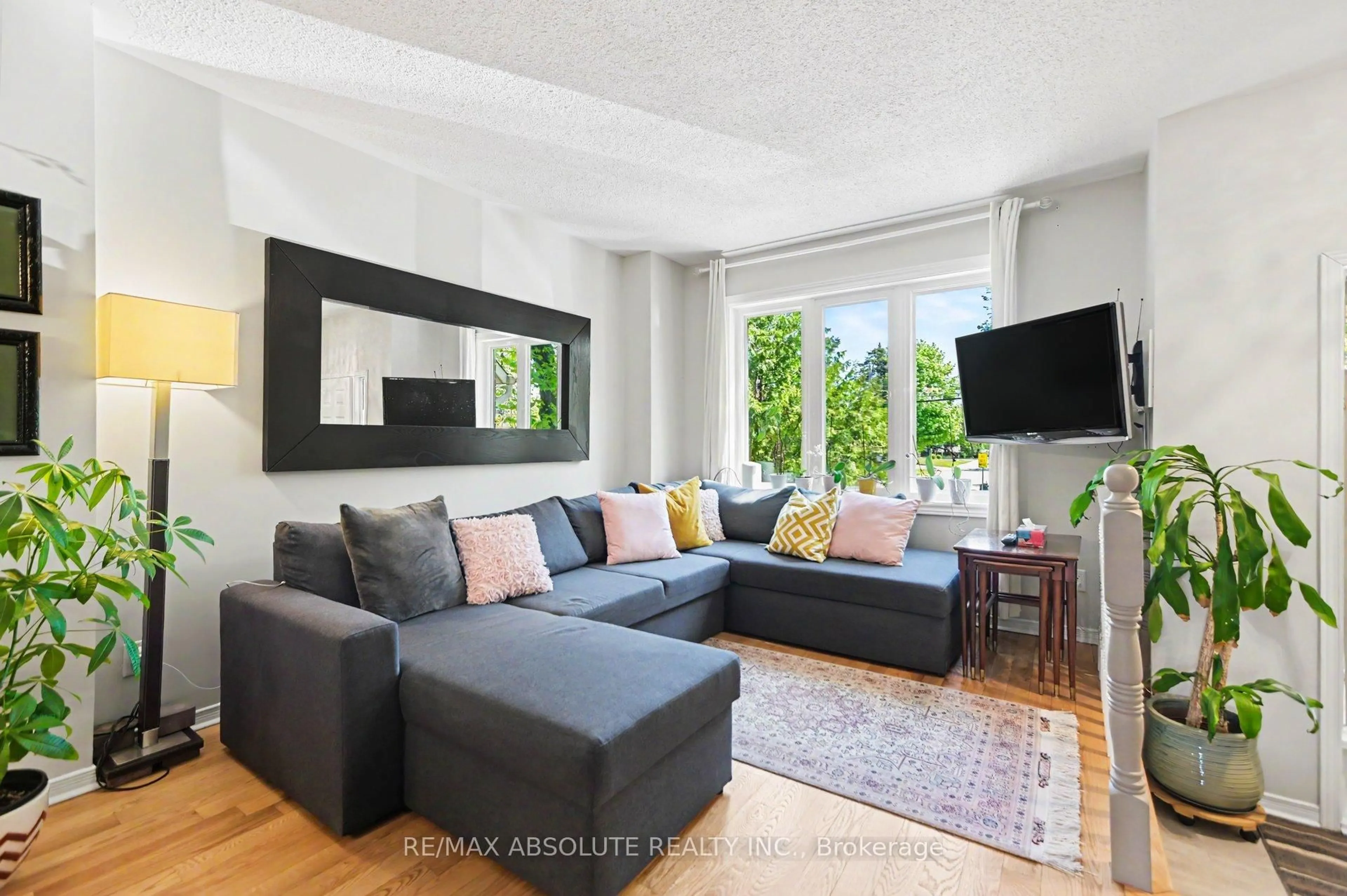 Living room with furniture, unknown for 700 Tweesdmuir Ave, Ottawa Ontario K1Z 5P9