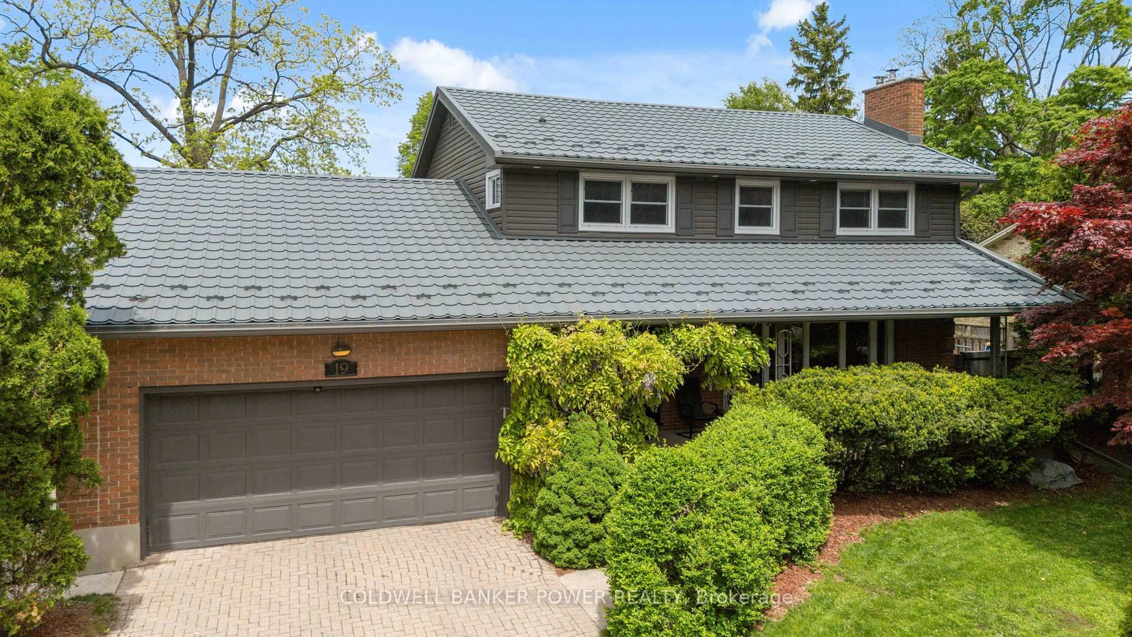 Home with vinyl exterior material, street for 19 Linksgate Rd, London North Ontario N6G 2A6