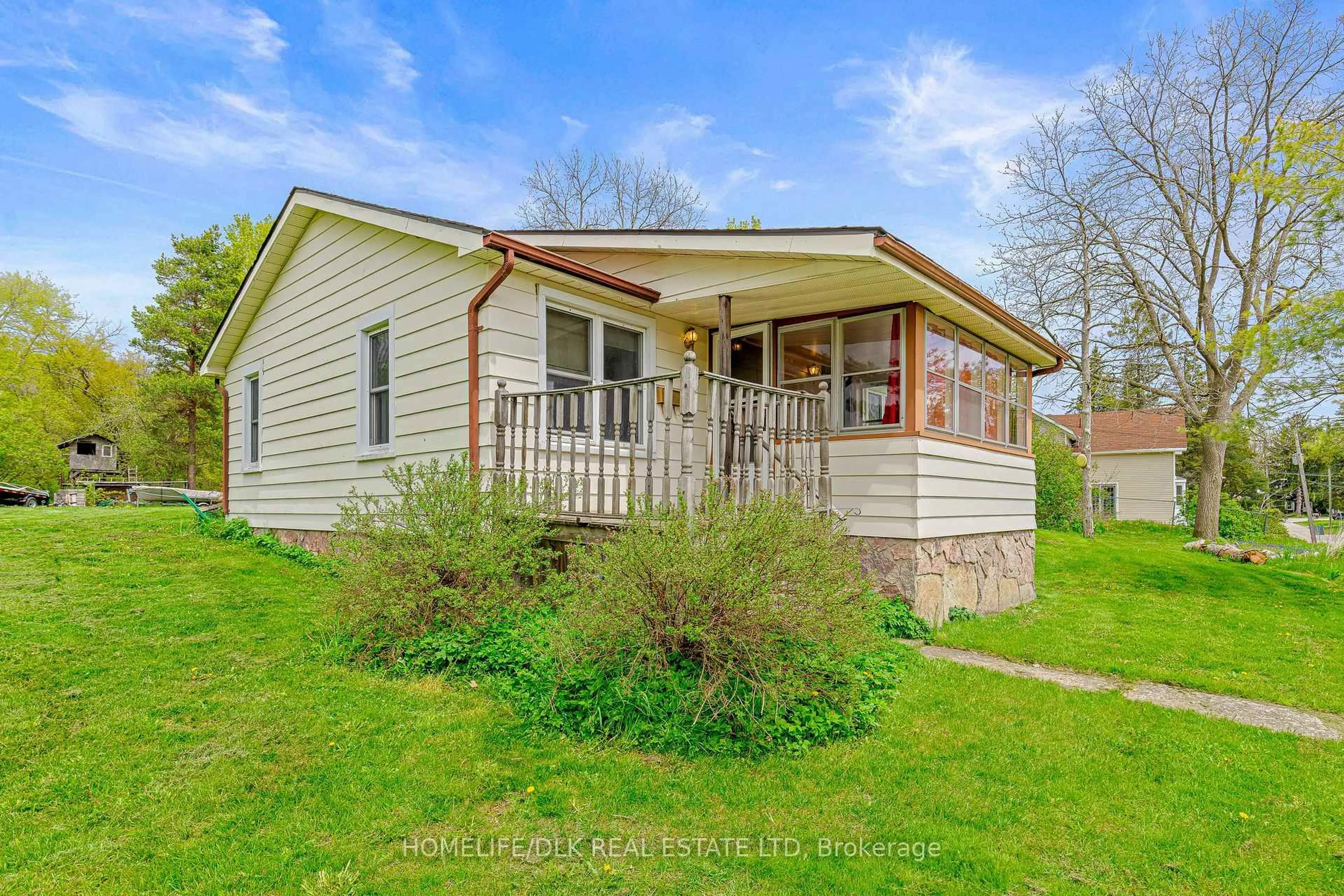 A pic from outside/outdoor area/front of a property/back of a property/a pic from drone, street for 41 Quabbin Rd, Front of Yonge Ontario K0E 1R0
