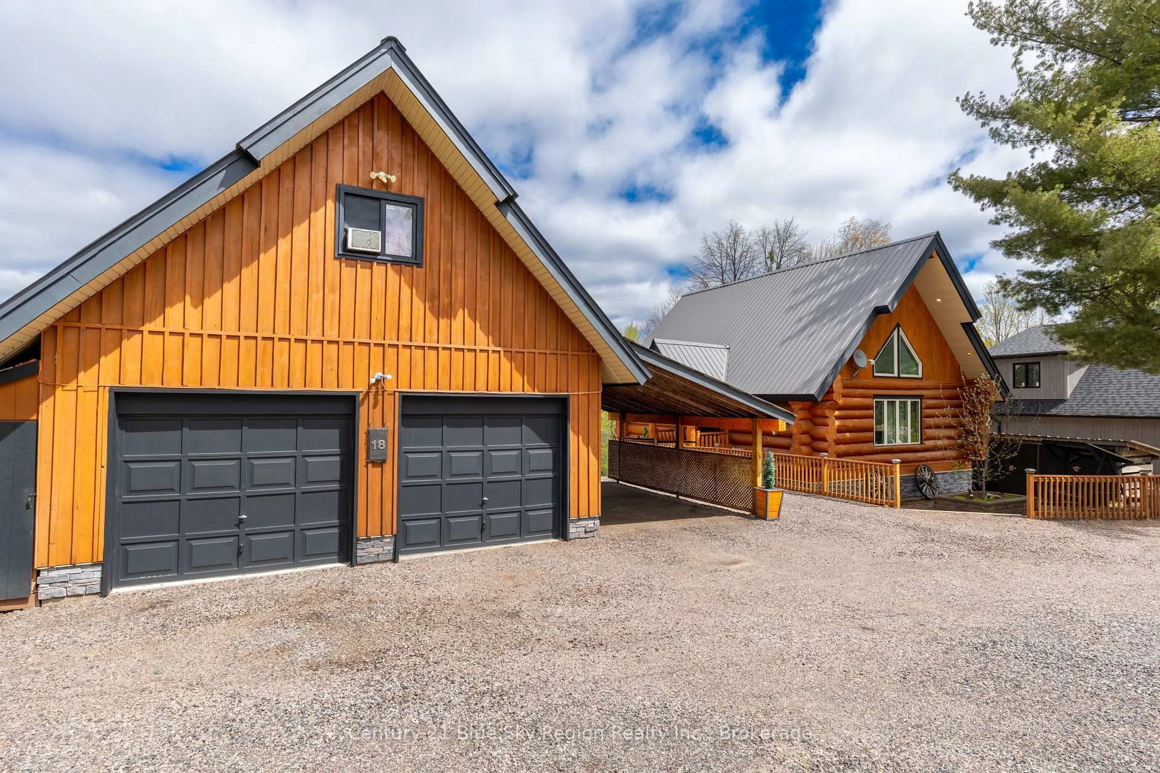 Indoor garage for 18 Pargeter Dr, East Ferris Ontario P0H 1B0