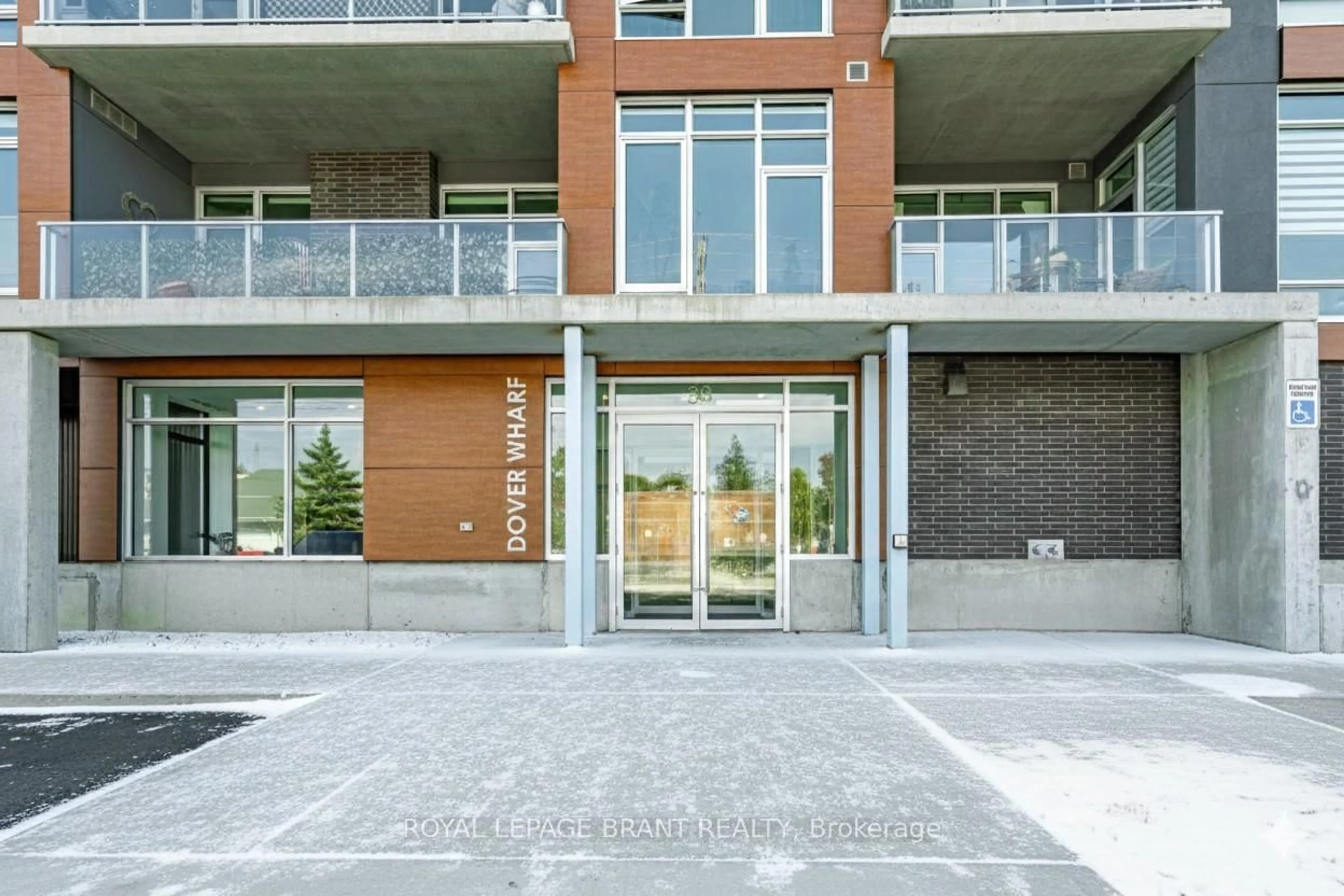 Indoor foyer for 38 Harbour St #306, Norfolk Ontario N0A 1N0